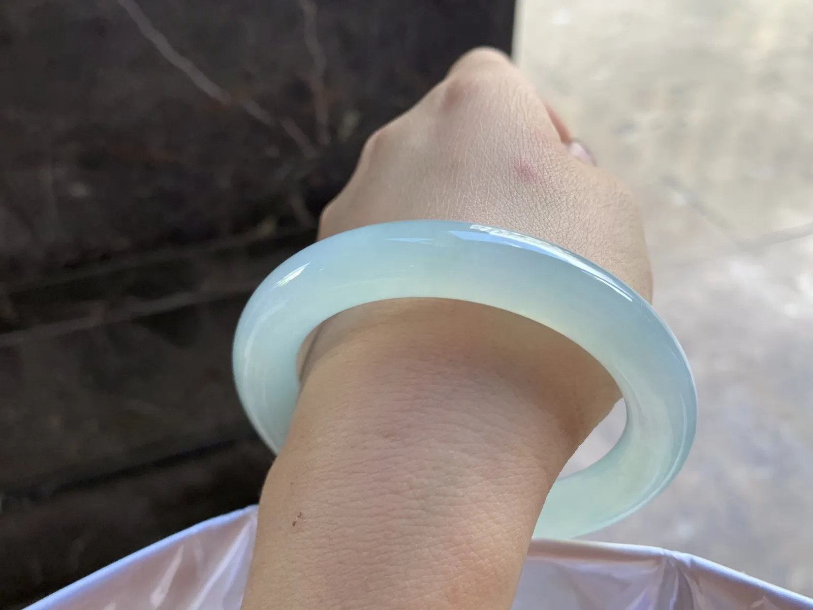 56-10.9

冰种晴水圆条手镯^_^冰透清新