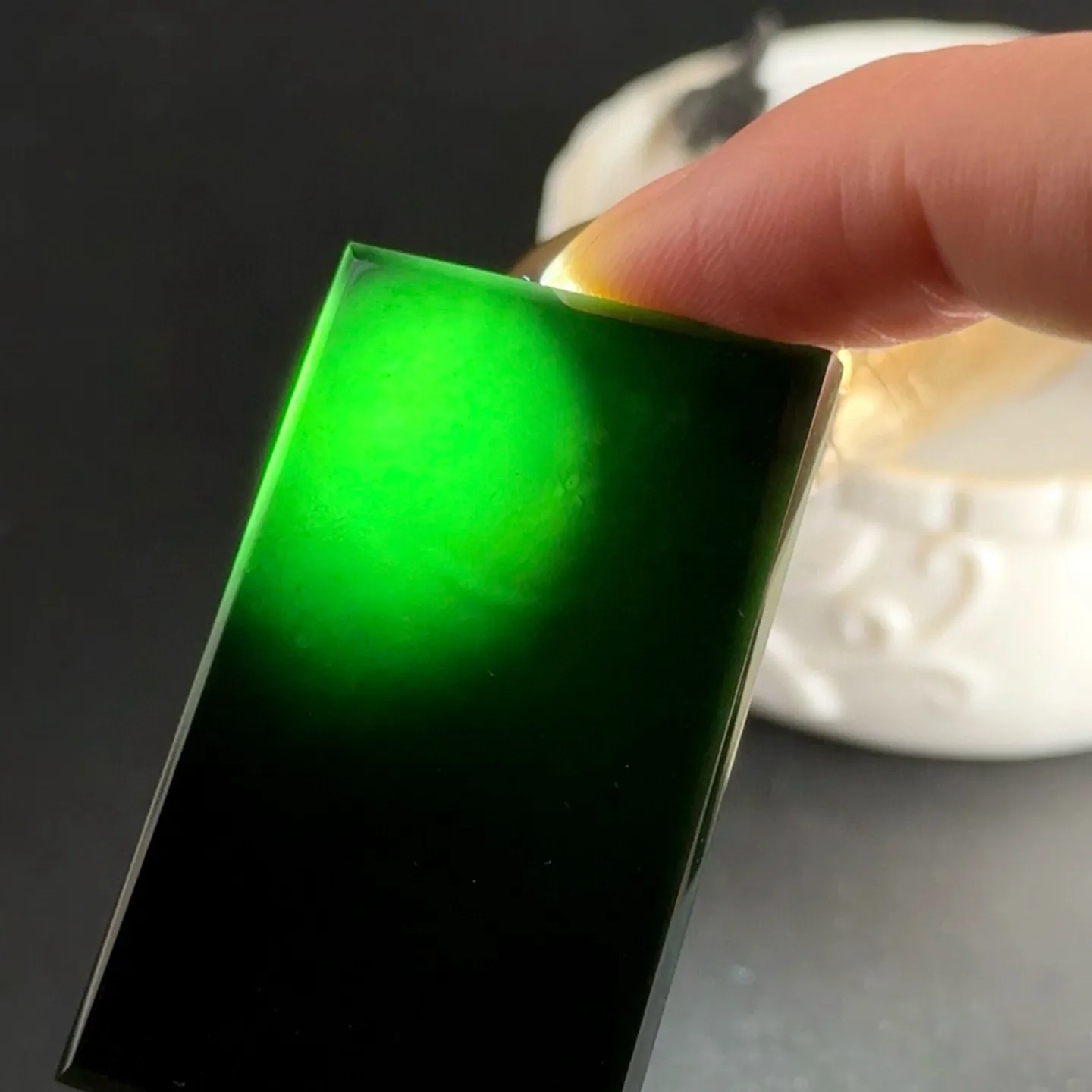 精品墨翠无事牌 种好色正 黑度好 打灯通透油性十足 尺寸48.3