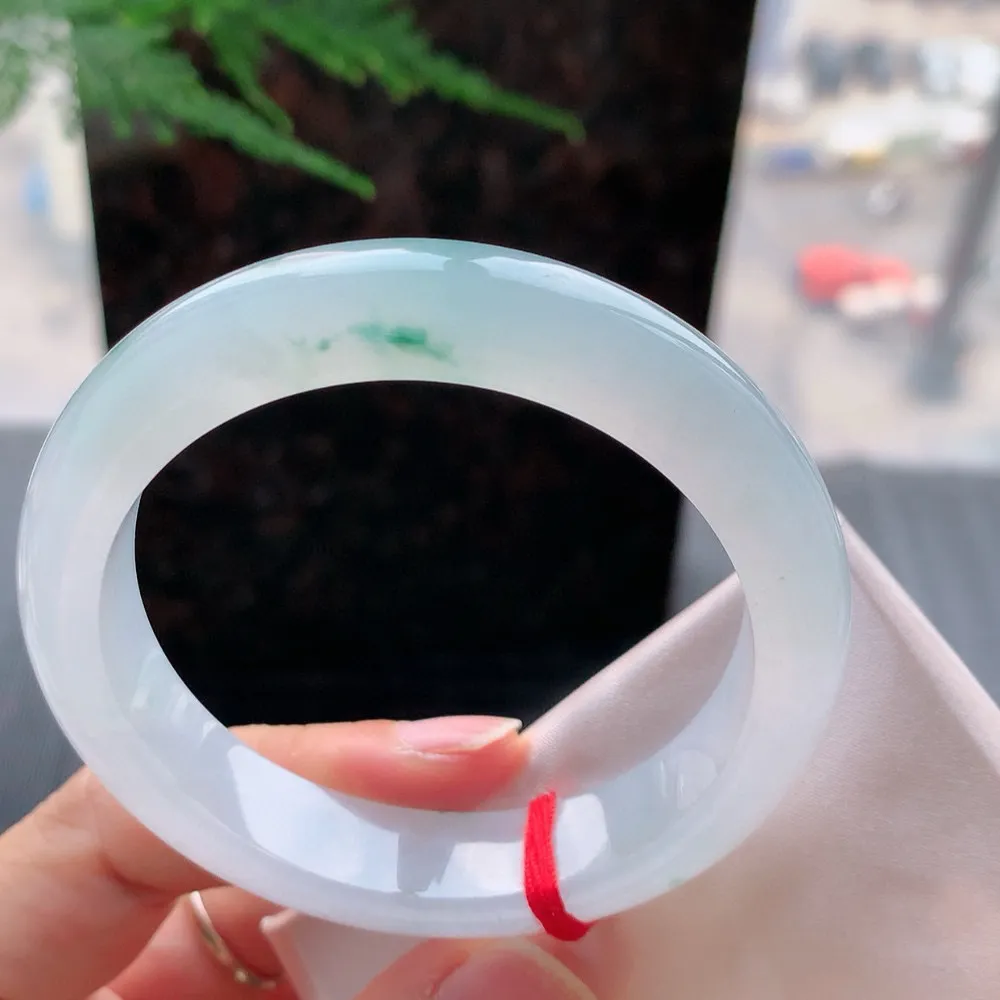 正圈高冰飘花 无瑕 尺寸:55.1/12.7/8.4花美 种水好