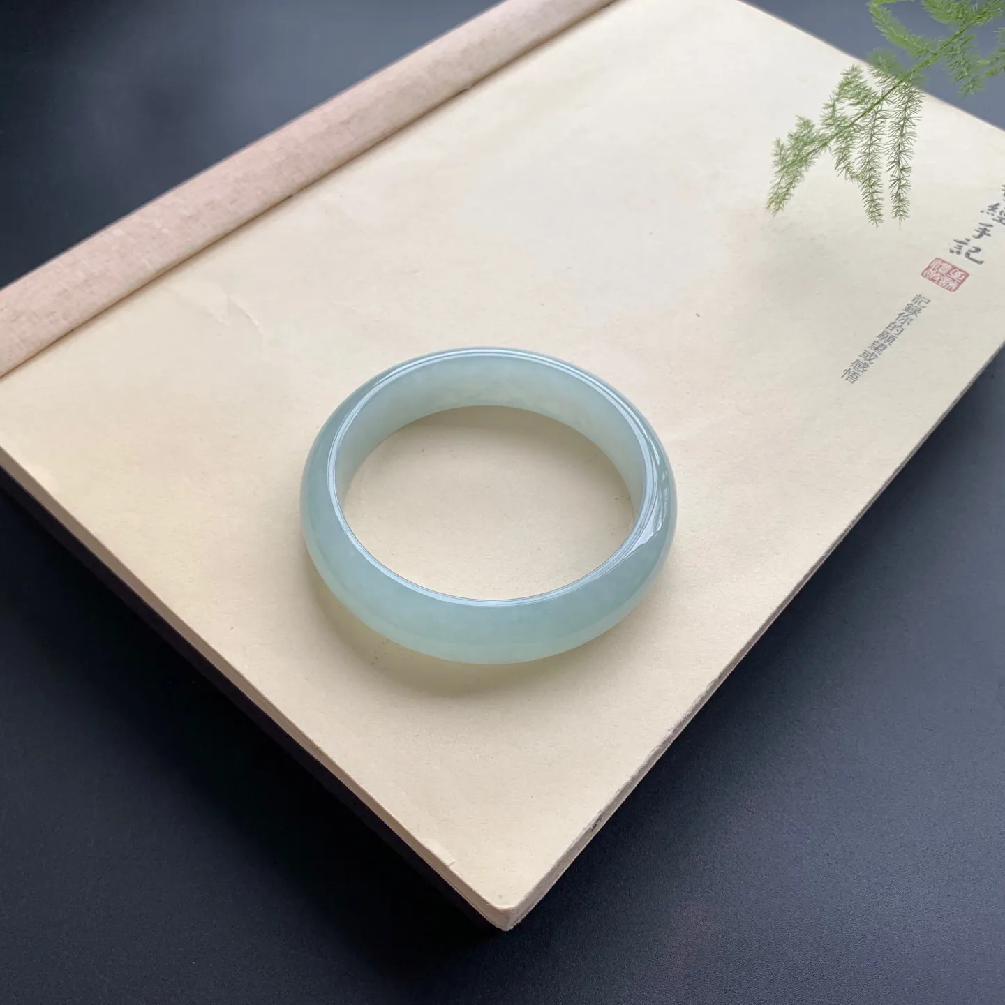 58.6圈口冰底色正圈手镯 尺寸：58.6-15-7.5，无纹裂，细腻起胶，宽版大气