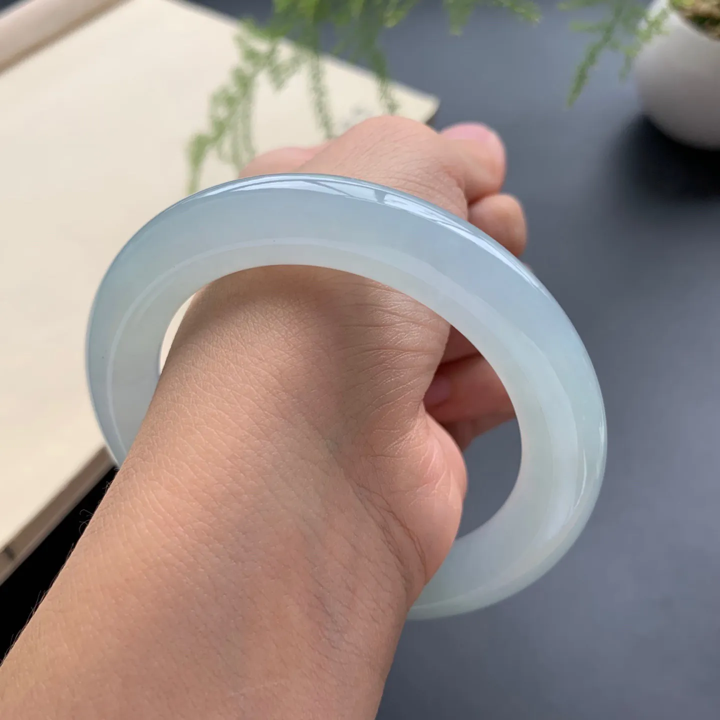 55圈口冰圆条手镯 尺寸：55-10.8，无纹裂，水润起胶，条形饱满