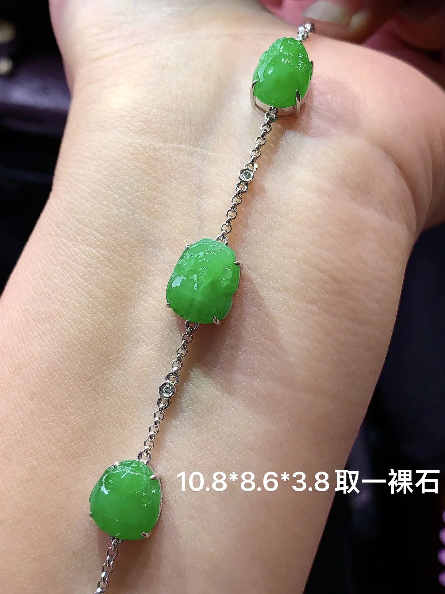18k金钻镶嵌满绿貔貅手链 玉质细腻 色泽清新艳丽 裸石尺寸10.8*8.6*3.8