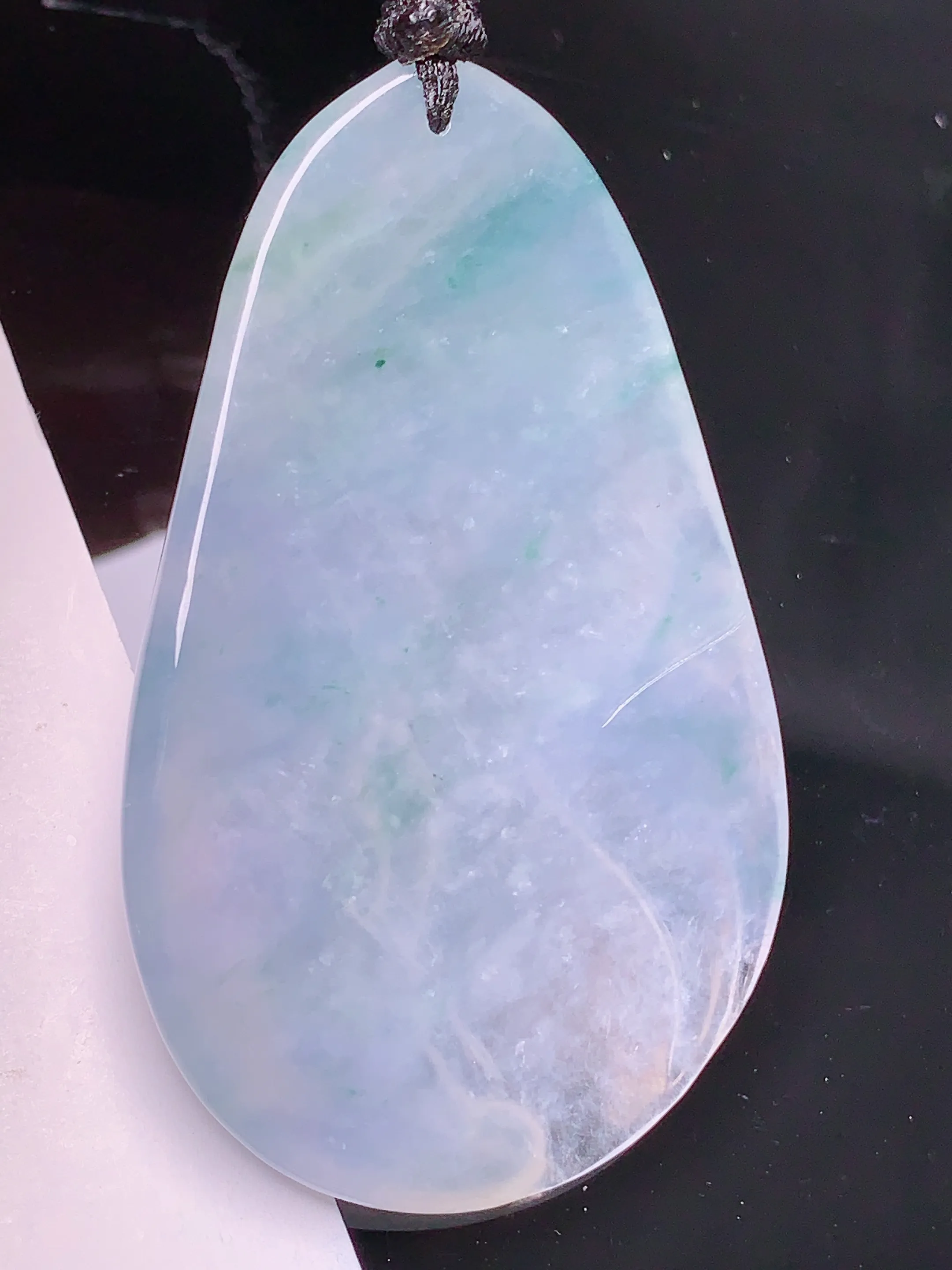 冰种飘绿悟道吊坠 玉质细腻 色泽清新艳丽 整体尺寸56.5*34.2*4.8