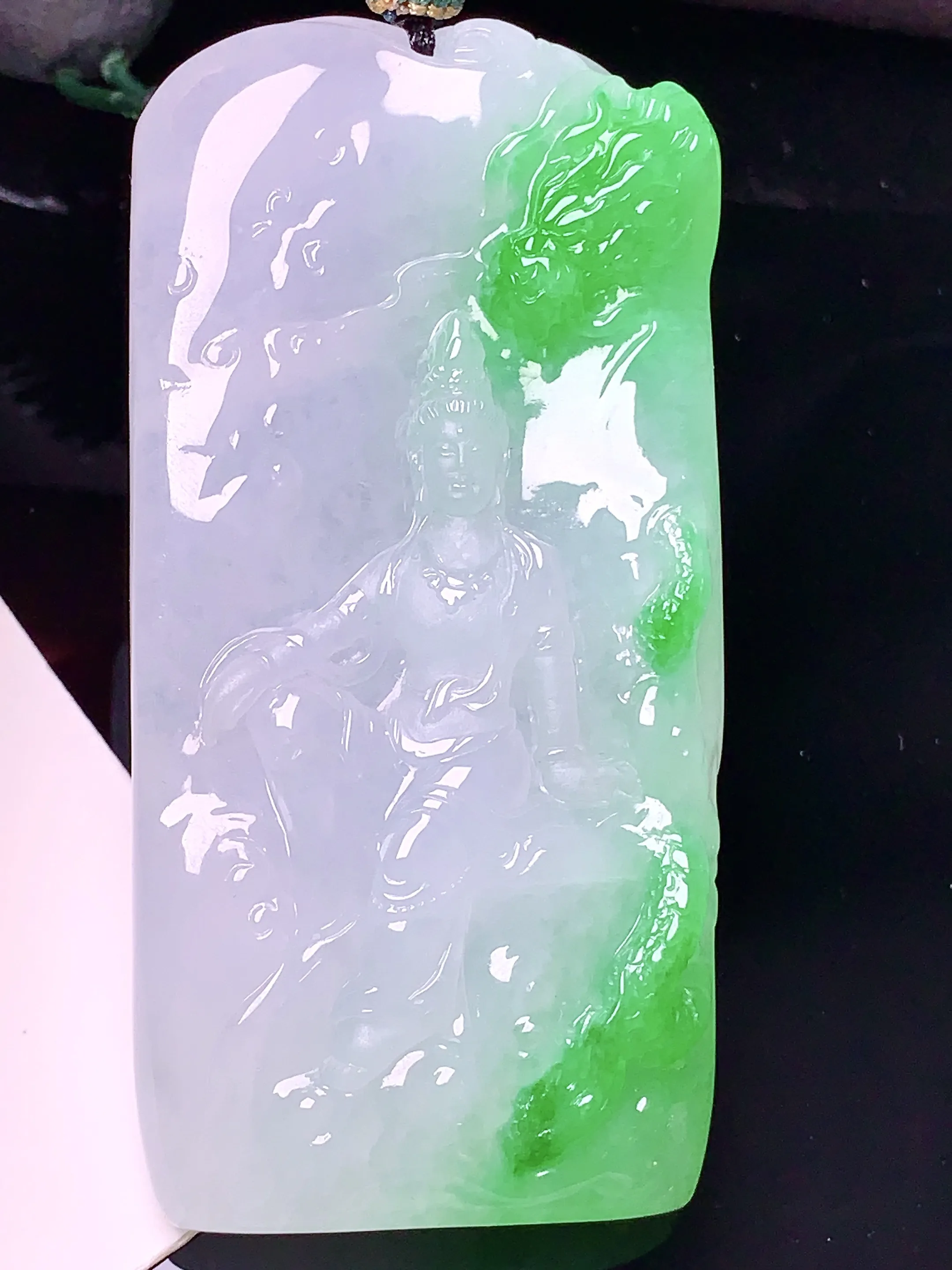 飘绿乘龙观音吊坠 玉质细腻 色泽清新艳丽 整体尺寸75*37*12.3