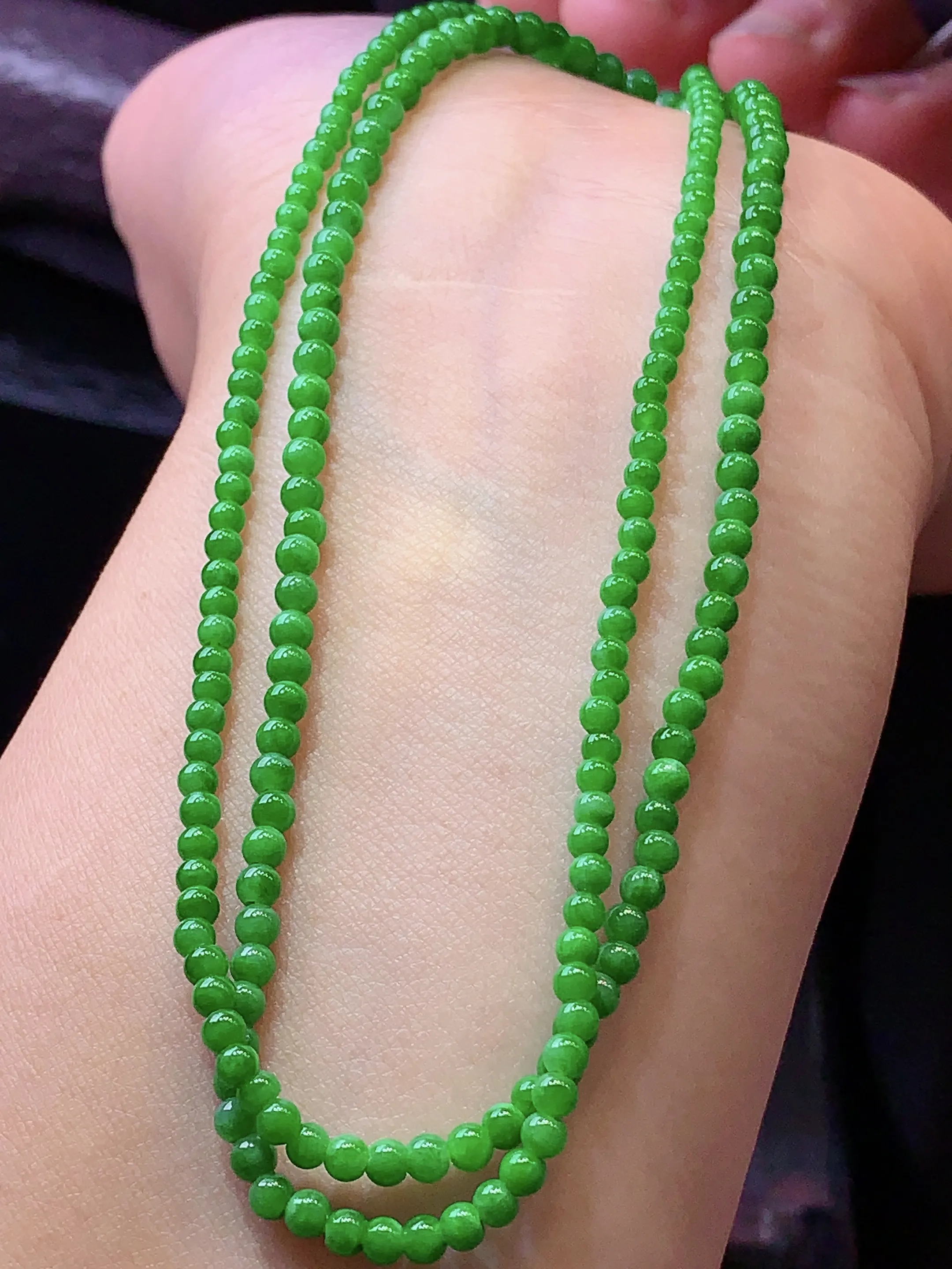 满绿圆珠项链 玉质细腻 色泽清新艳丽 整体尺寸3