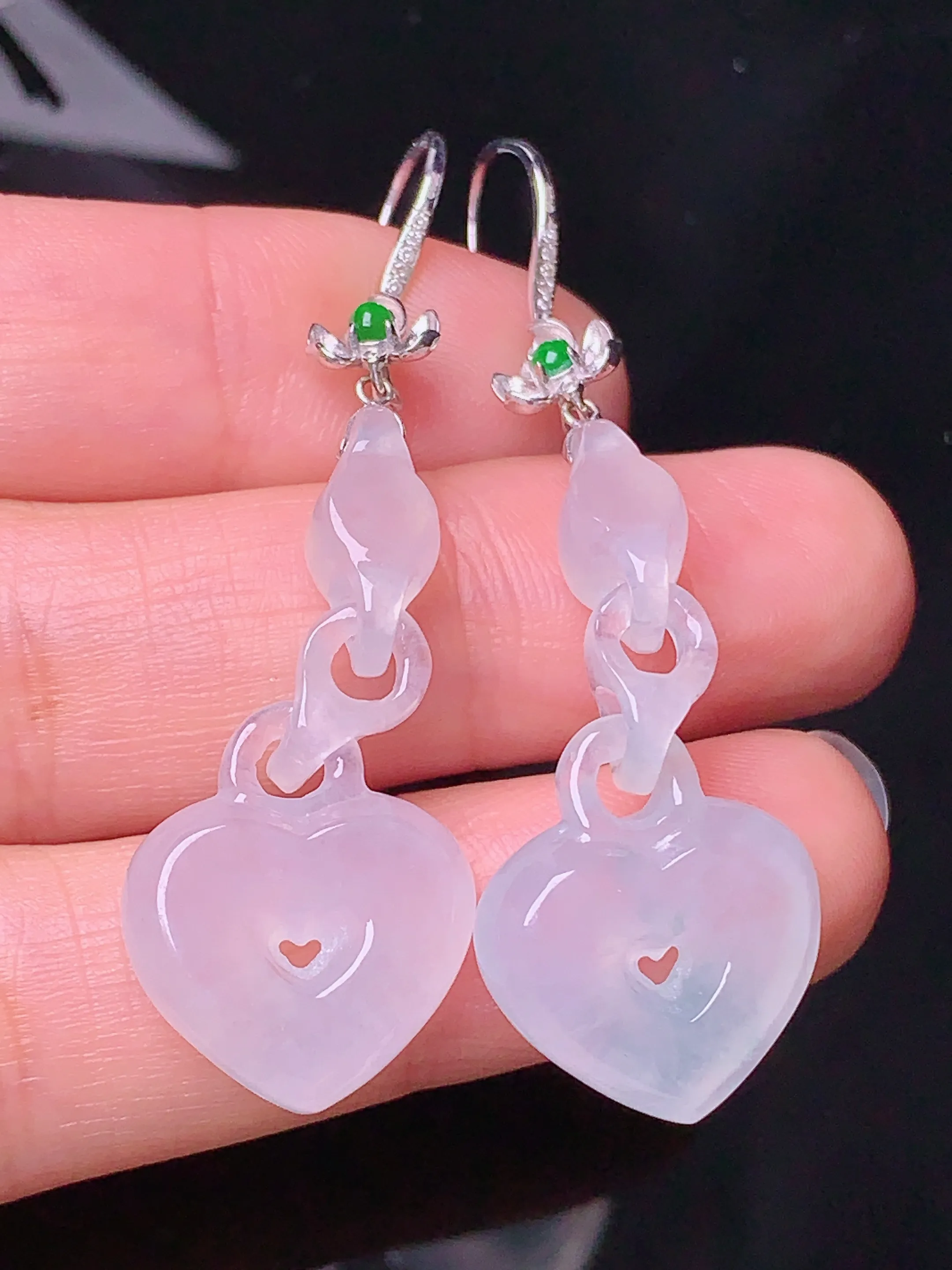 18k金钻镶嵌冰种同心锁耳坠 玉质细腻 色泽清新艳丽 整体尺寸54.3*15.5*5.7