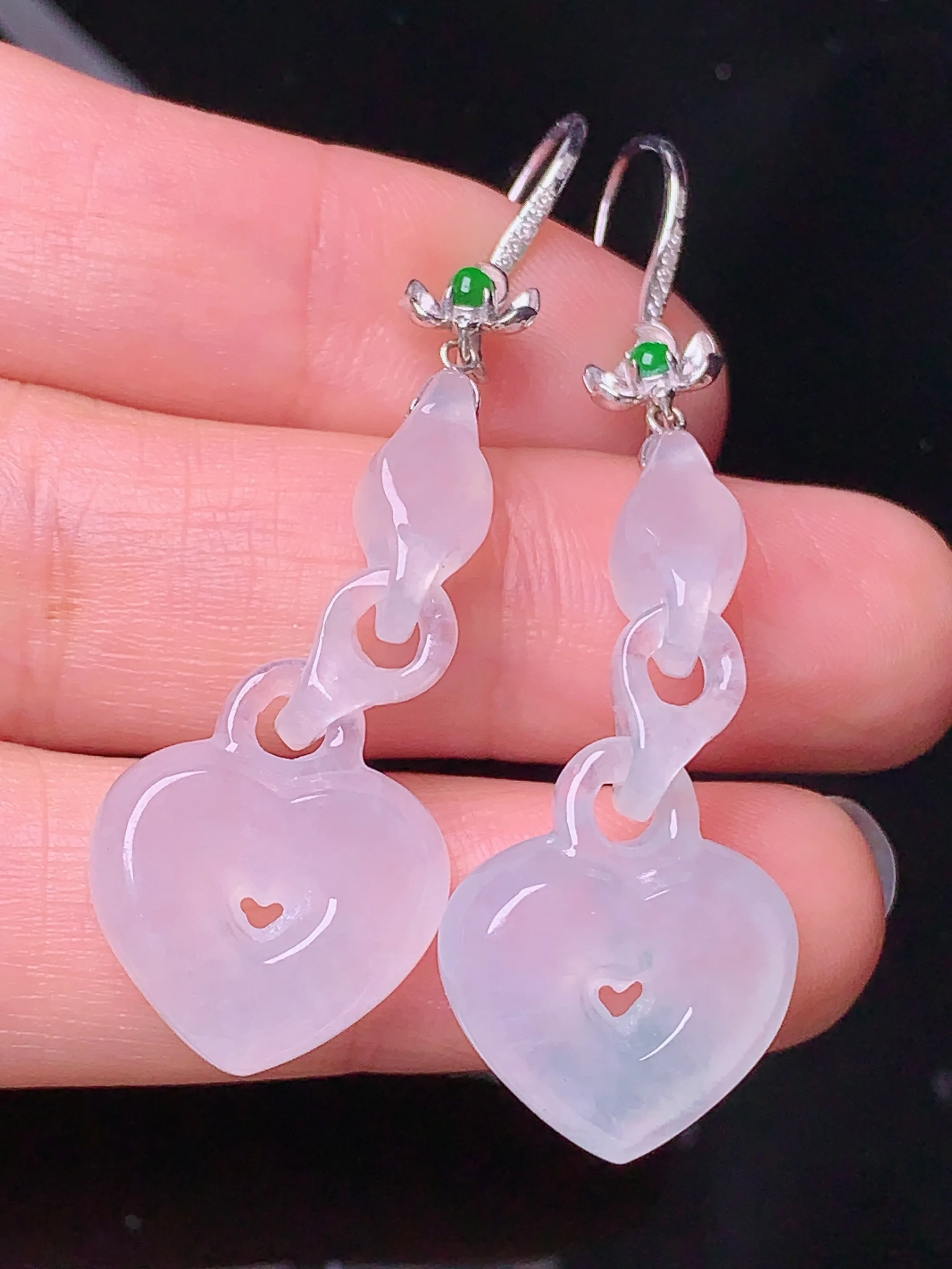 18k金钻镶嵌冰种同心锁耳坠 玉质细腻 色泽清新艳丽 整体尺寸54.3*15.5*5.7