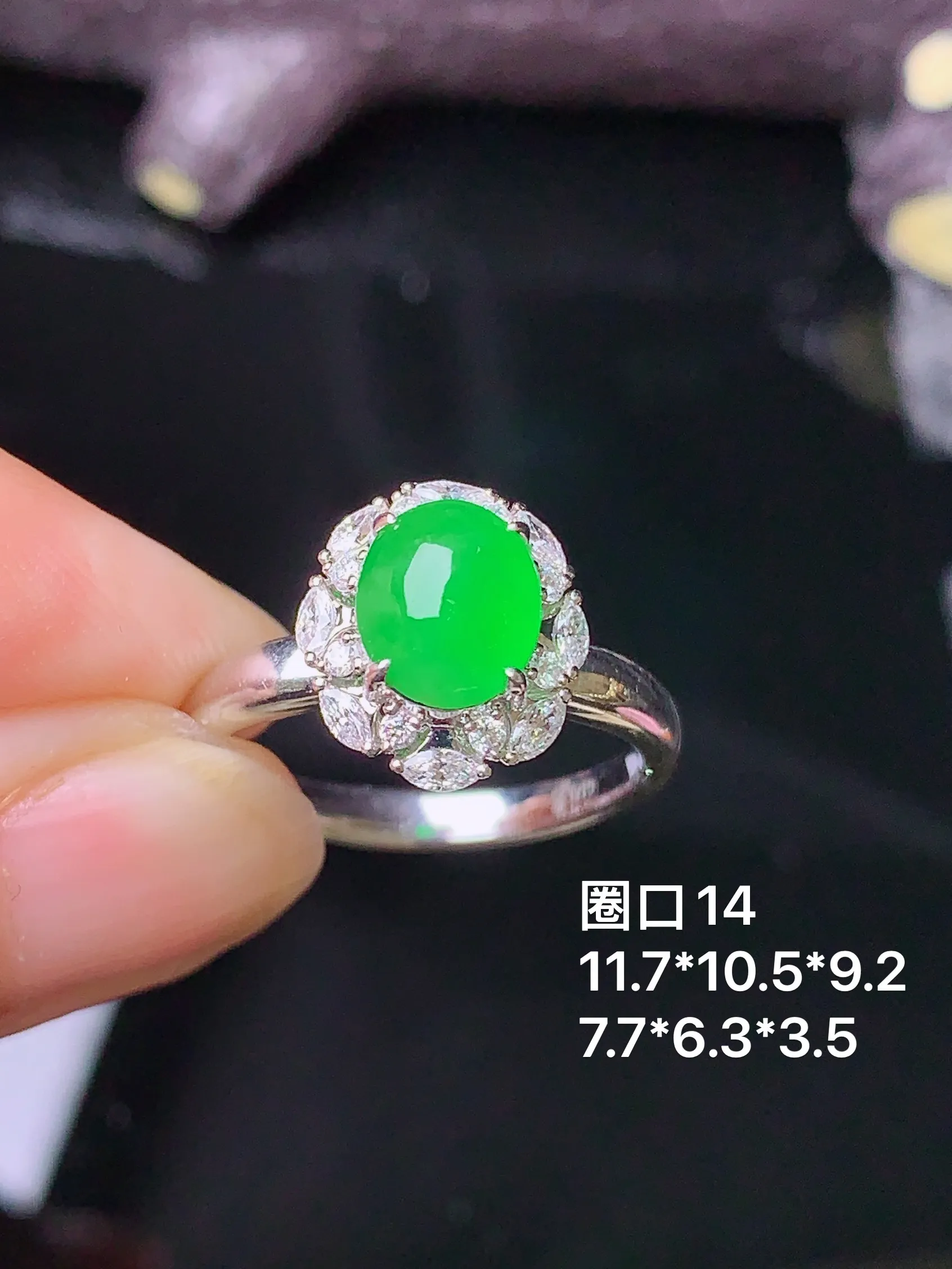 18k金钻镶嵌满绿蛋面吊坠 玉质细腻 色泽清新艳丽 圈口14 整体尺寸11.7*10.5*9.2