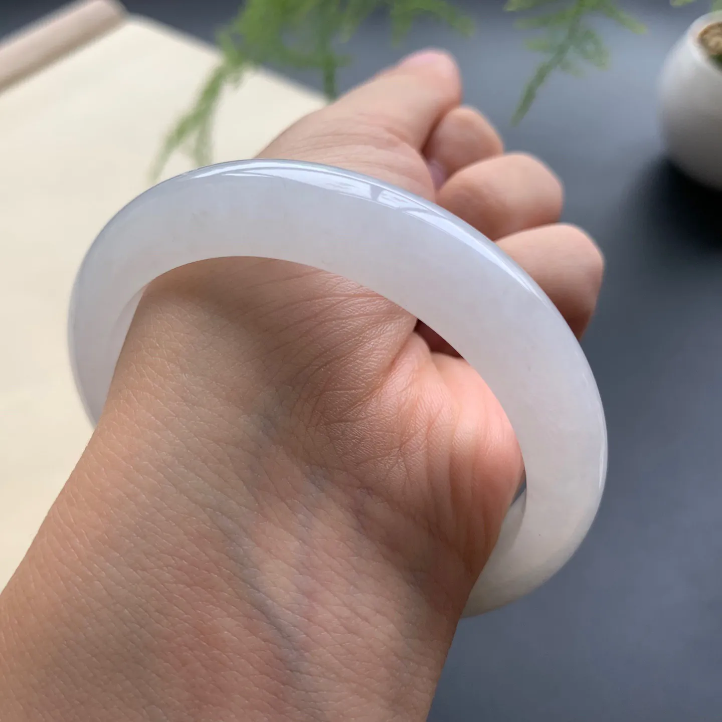 55圈口糯冰正圈手镯 尺寸：55-12-8.2，无纹裂，细腻光滑，清爽干净