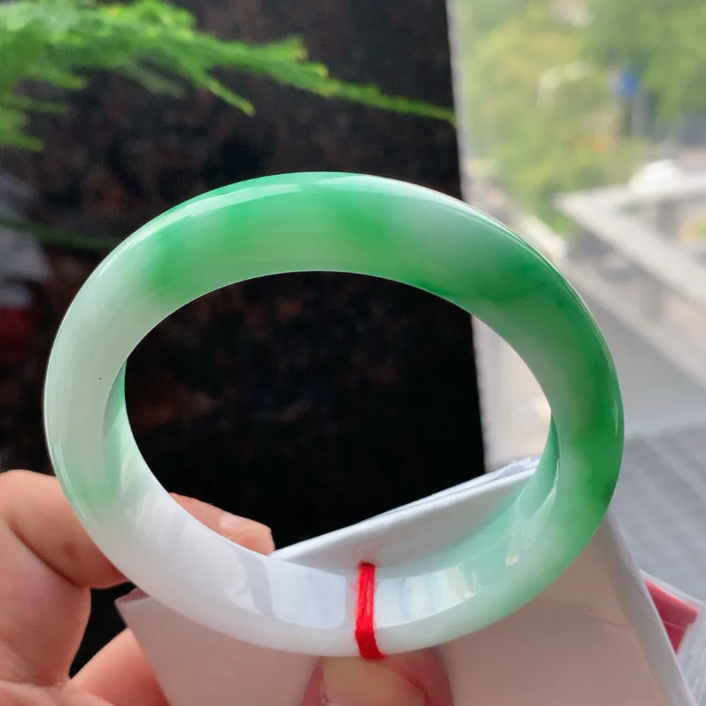 正圈冰糯阳绿 无瑕 尺寸:56.4/12.7/8.4 色阳