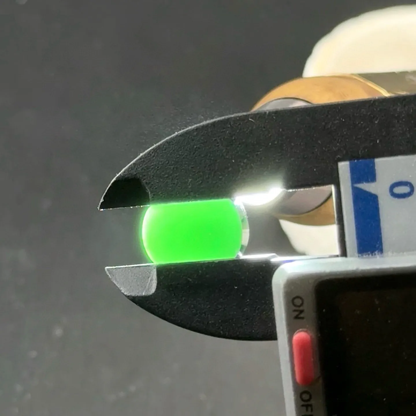 墨翠小马鞍 种好色正 黑度极好 打灯通透 油性十足 尺寸12.5