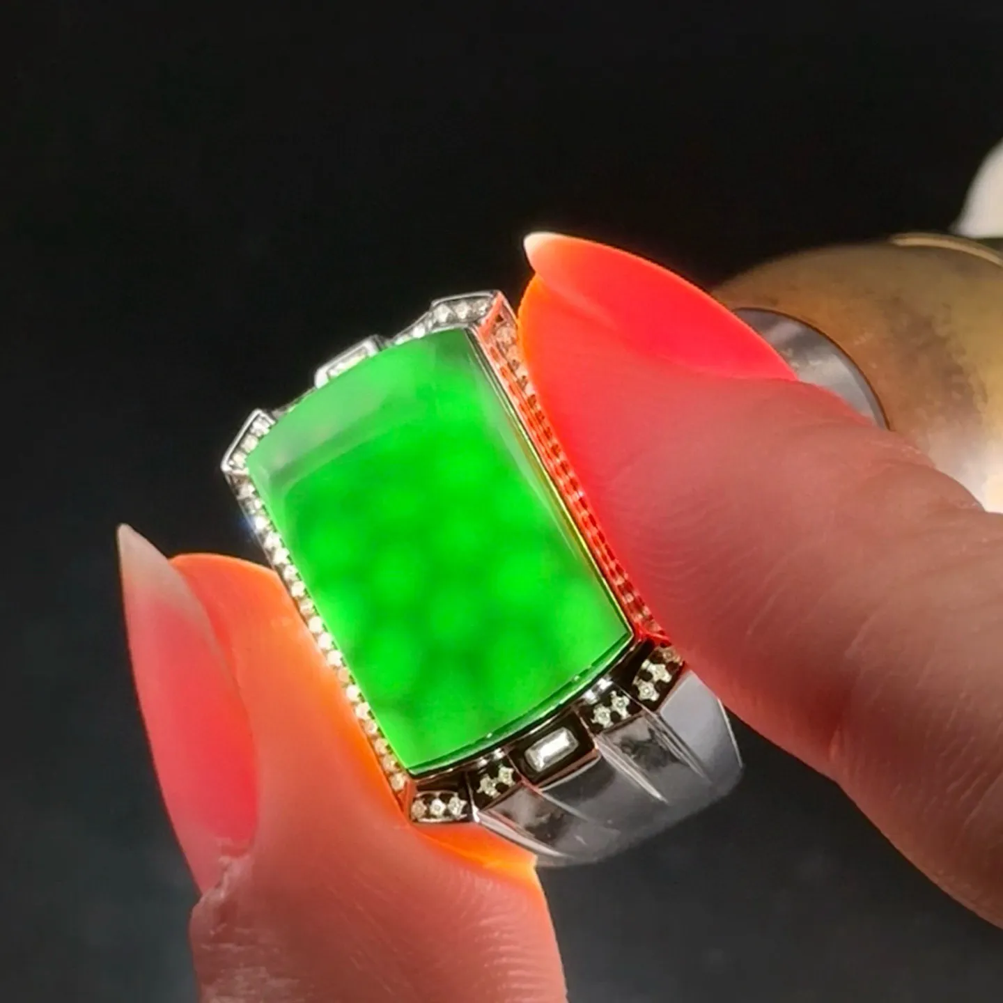 墨翠马鞍男戒 种好色正 黑度极好 打灯通透 油性十足 尺寸17.6