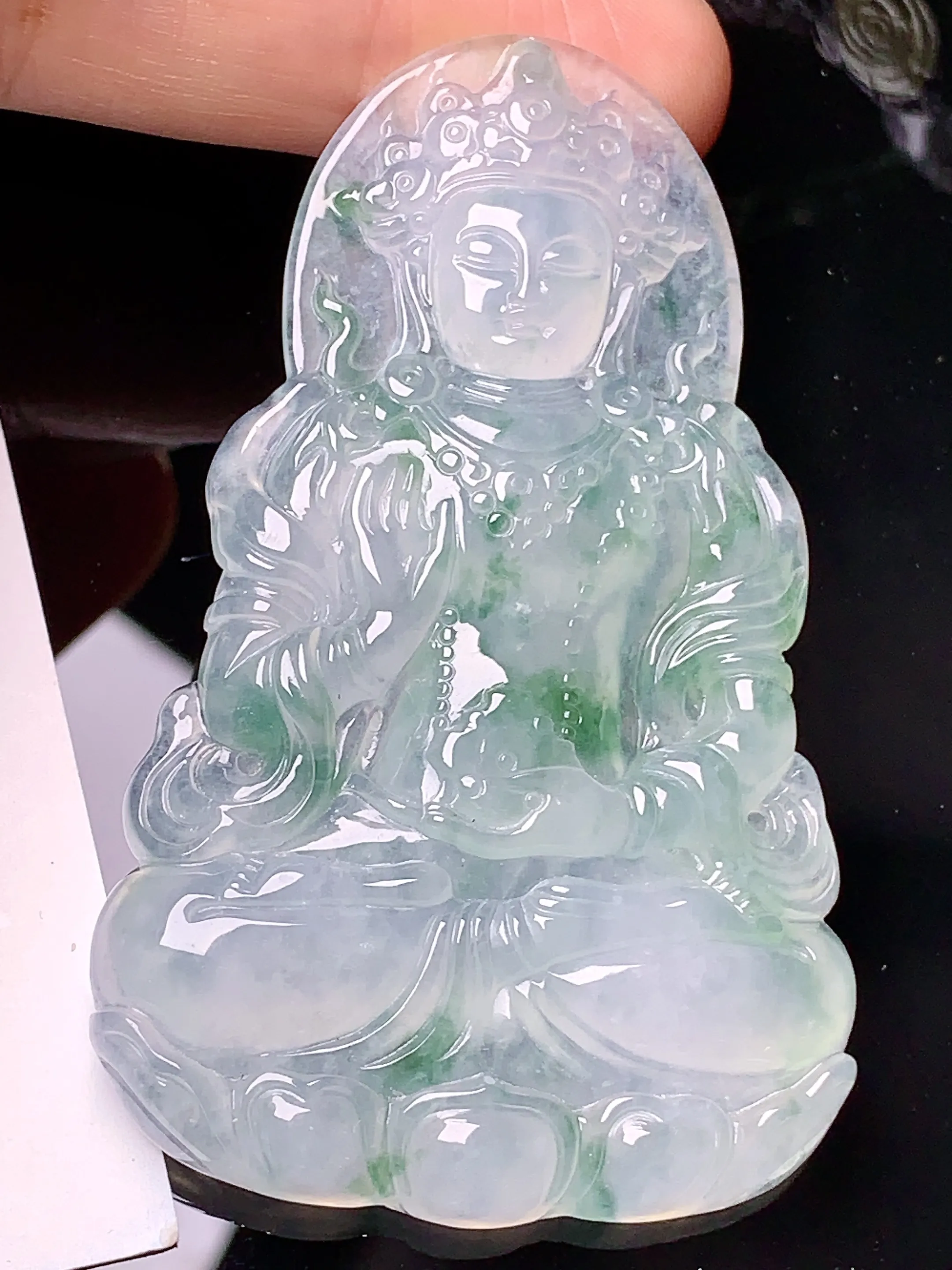 冰种飘绿度母观音菩萨吊坠 玉质细腻 色泽清新艳丽 整体尺寸67*40.5*6