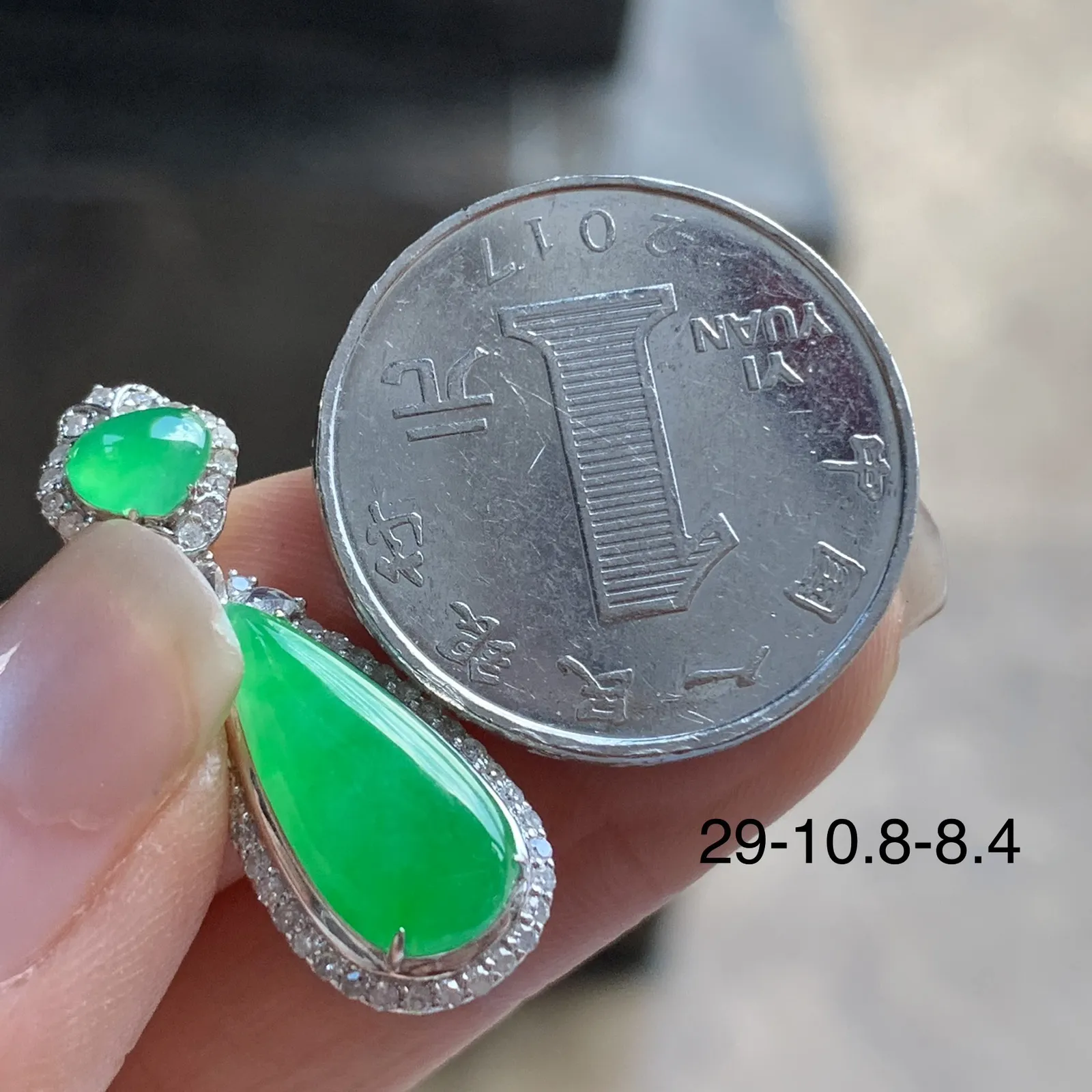 金钻镶嵌冰绿水滴吊坠^_^冰透 色阳