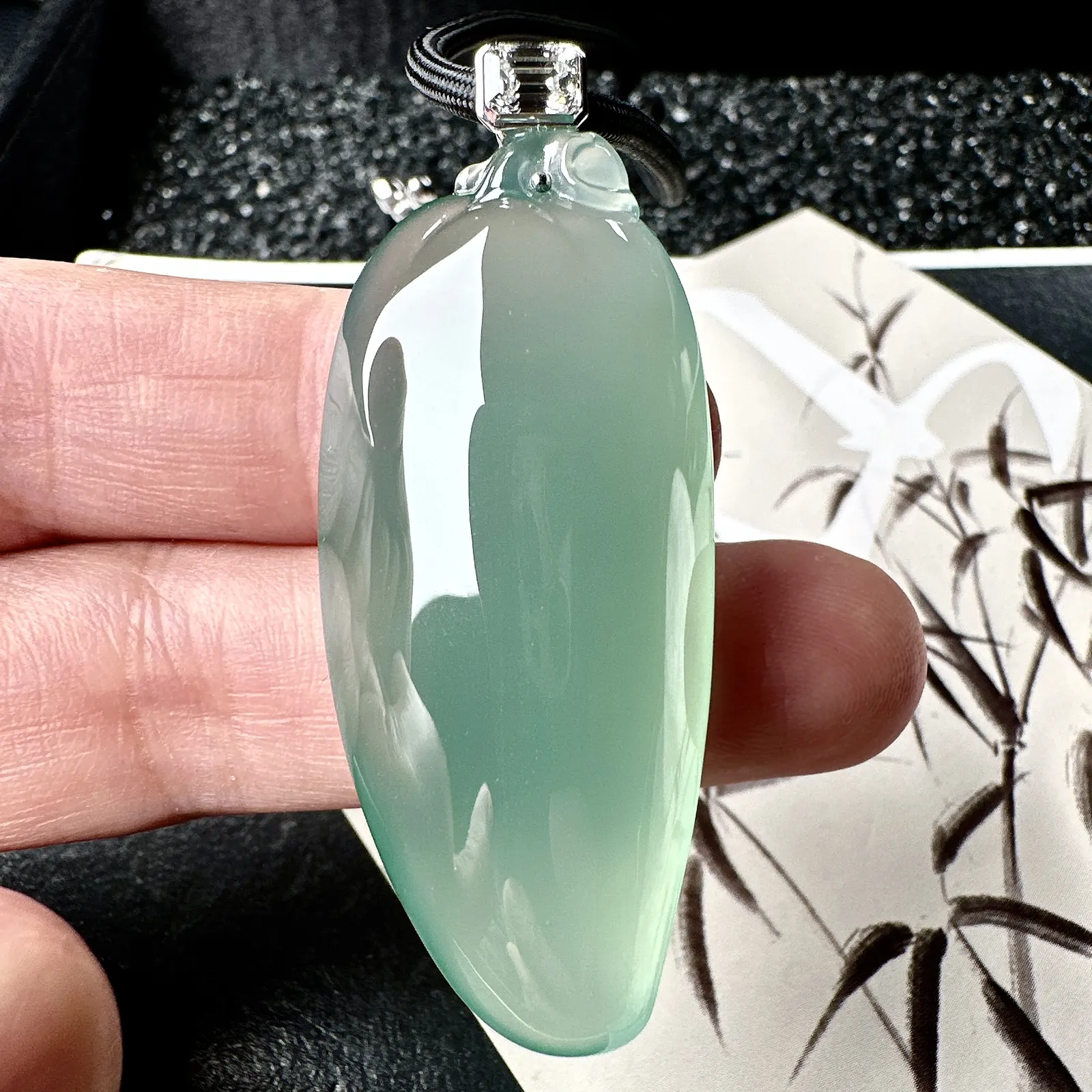 【冰种晴绿大福瓜】质地冰润细腻，种老起光，收藏品质，18K金钻镶嵌，裸石尺寸48.9*21.5*11