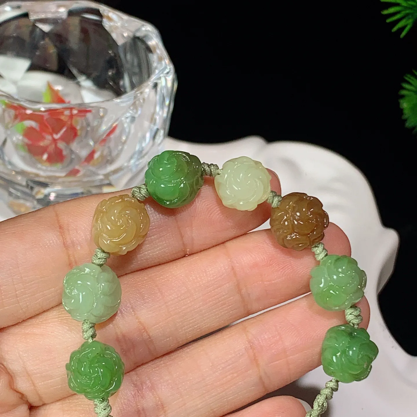 和田玉多宝花开富贵手串。尺寸10/8重13.5克。玉质细腻油润。手推出油。佩戴高端典雅。lt251031