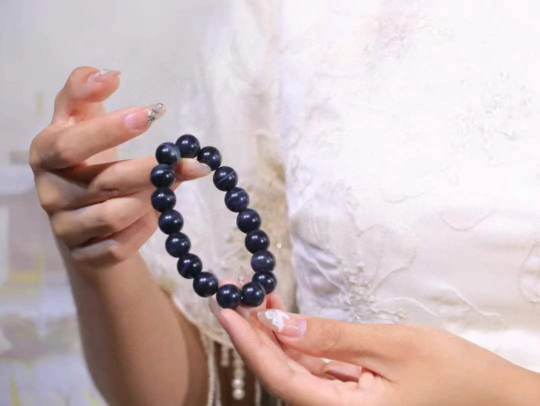 【珠圆玉润.手串】

新疆和田青花籽料珠圆玉润手串 玉质温润细腻  整串打磨圆润，佩戴舒适。珠珠落玉