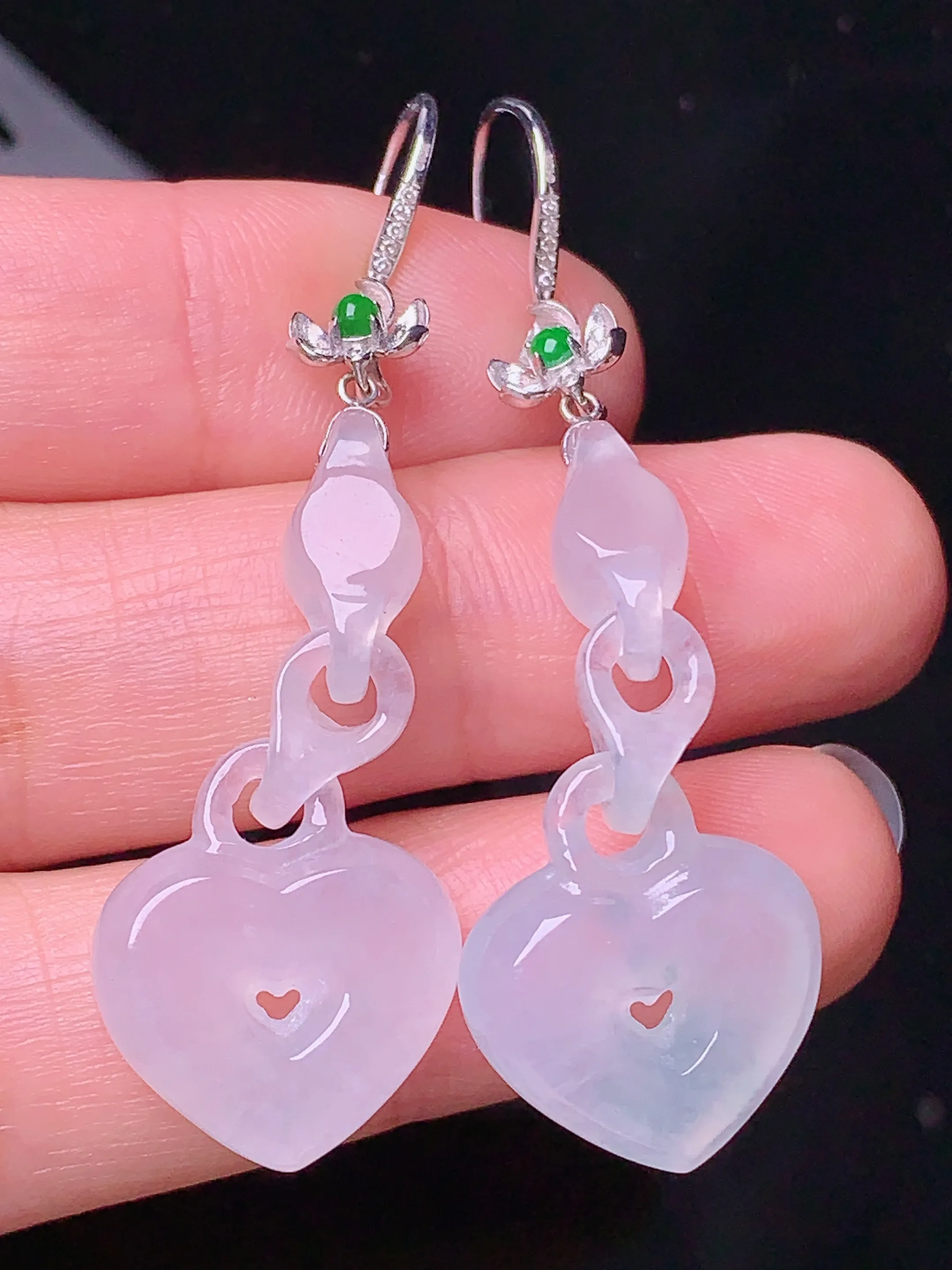 18k金钻镶嵌冰种同心锁耳坠 玉质细腻 色泽清新艳丽 整体尺寸54.3*15.5*5.7