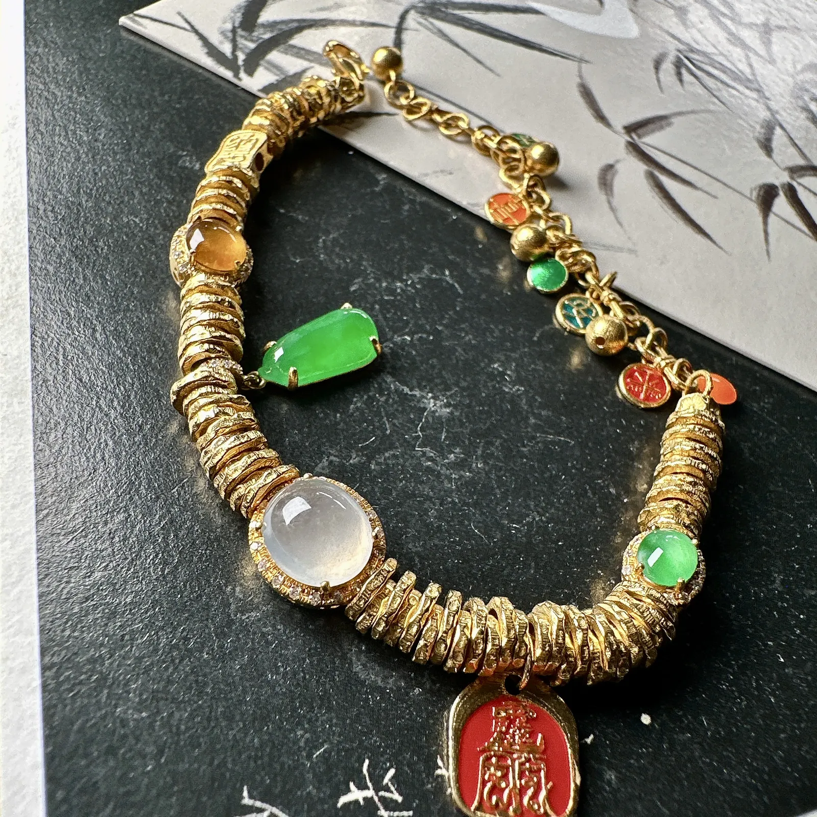 【冰种多种元素盘缠手链】颗颗冰透，饱满圆润，光泽闪耀，流行款，18K金钻镶嵌，其中一颗裸石尺寸7.7