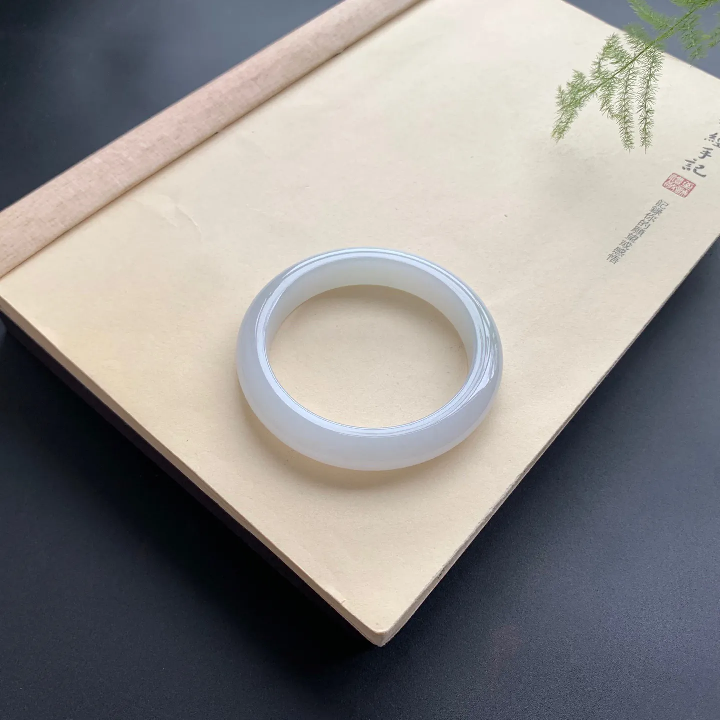 57.8圈口细糯正圈手镯 尺寸：57.8-12.2-9，无纹裂，白净光滑，细腻清爽