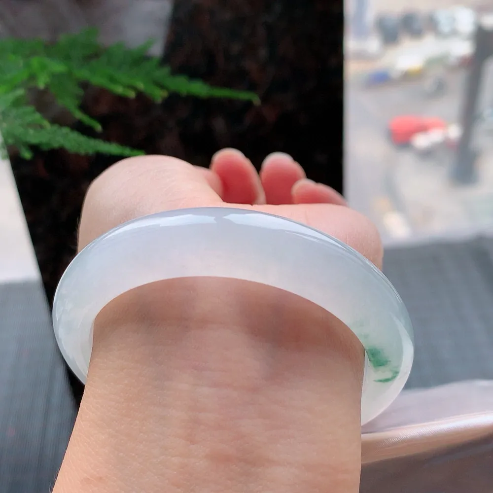 正圈高冰飘花 无瑕 尺寸:55.1/12.7/8.4花美 种水好