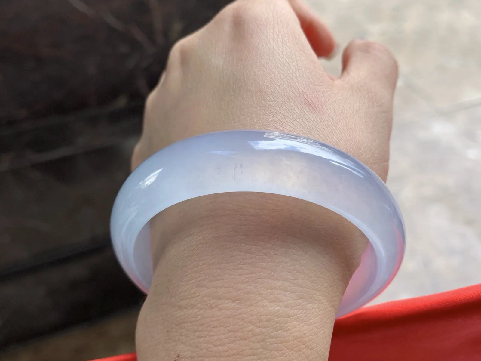 57.5-15.3-7.9

高冰宽版手镯^_^种老荧光十足