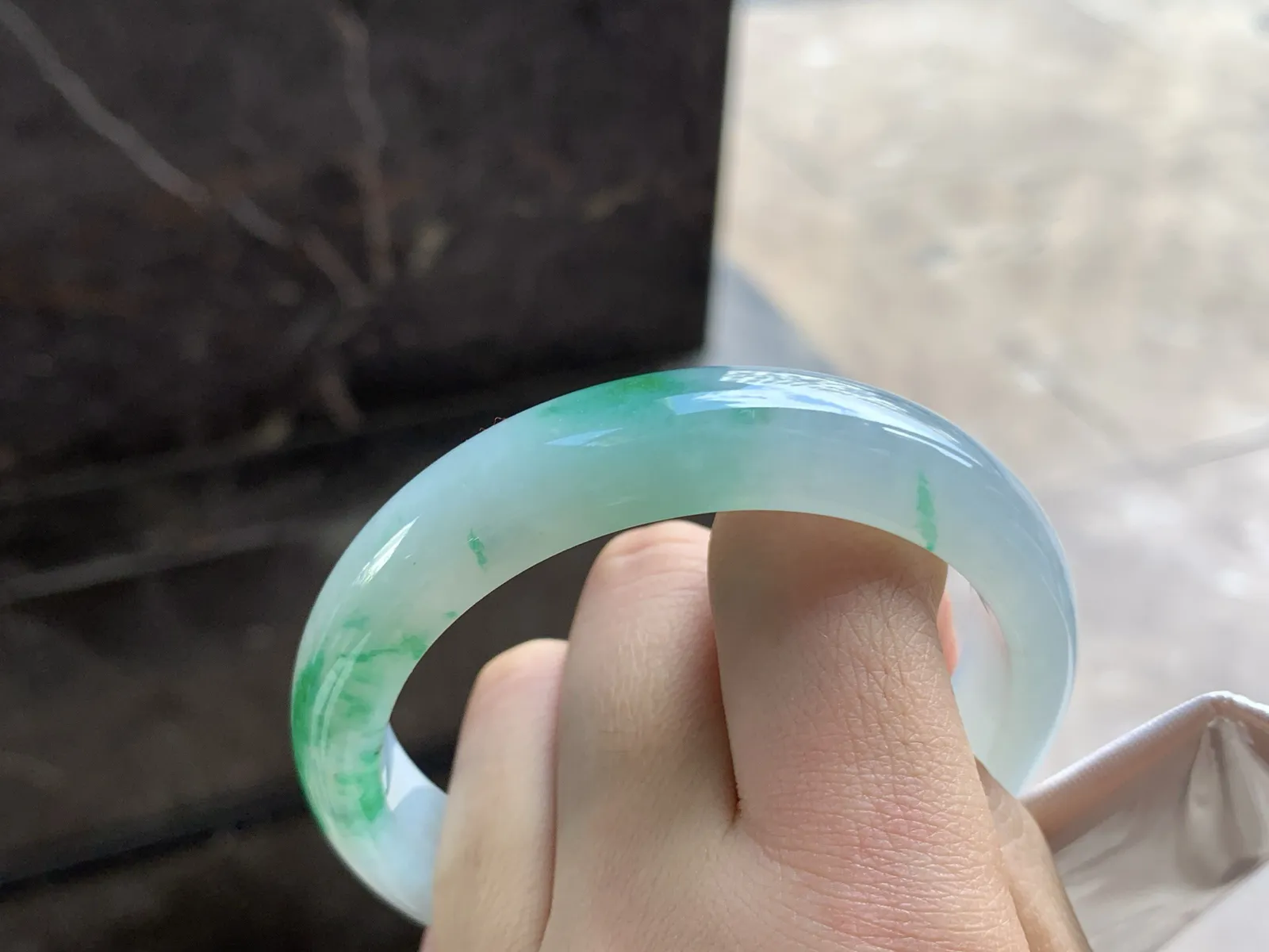 55-12.5-7.5

绿花手镯^_^玉质温润 肉质细腻