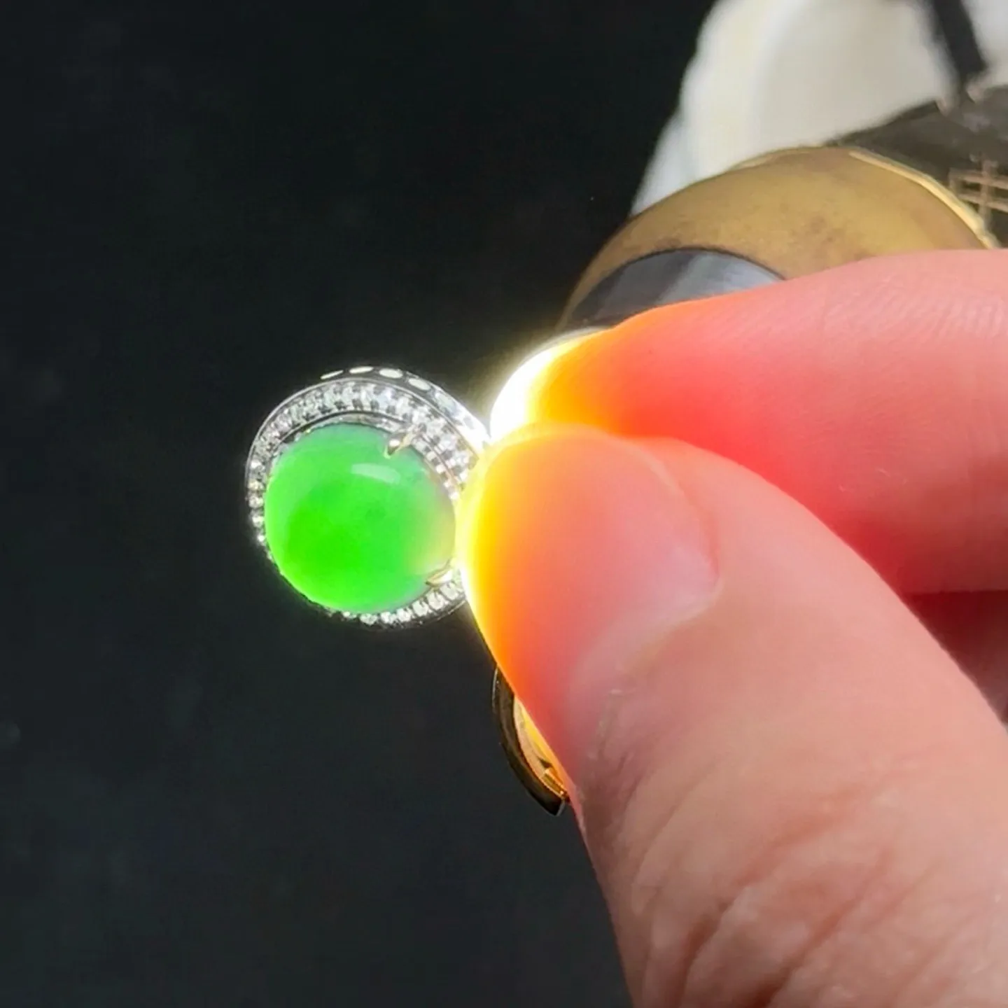 精品18k墨翠蛋面耳坠 种好色正 黑度极好 打灯通透 油性十足 尺寸11.9