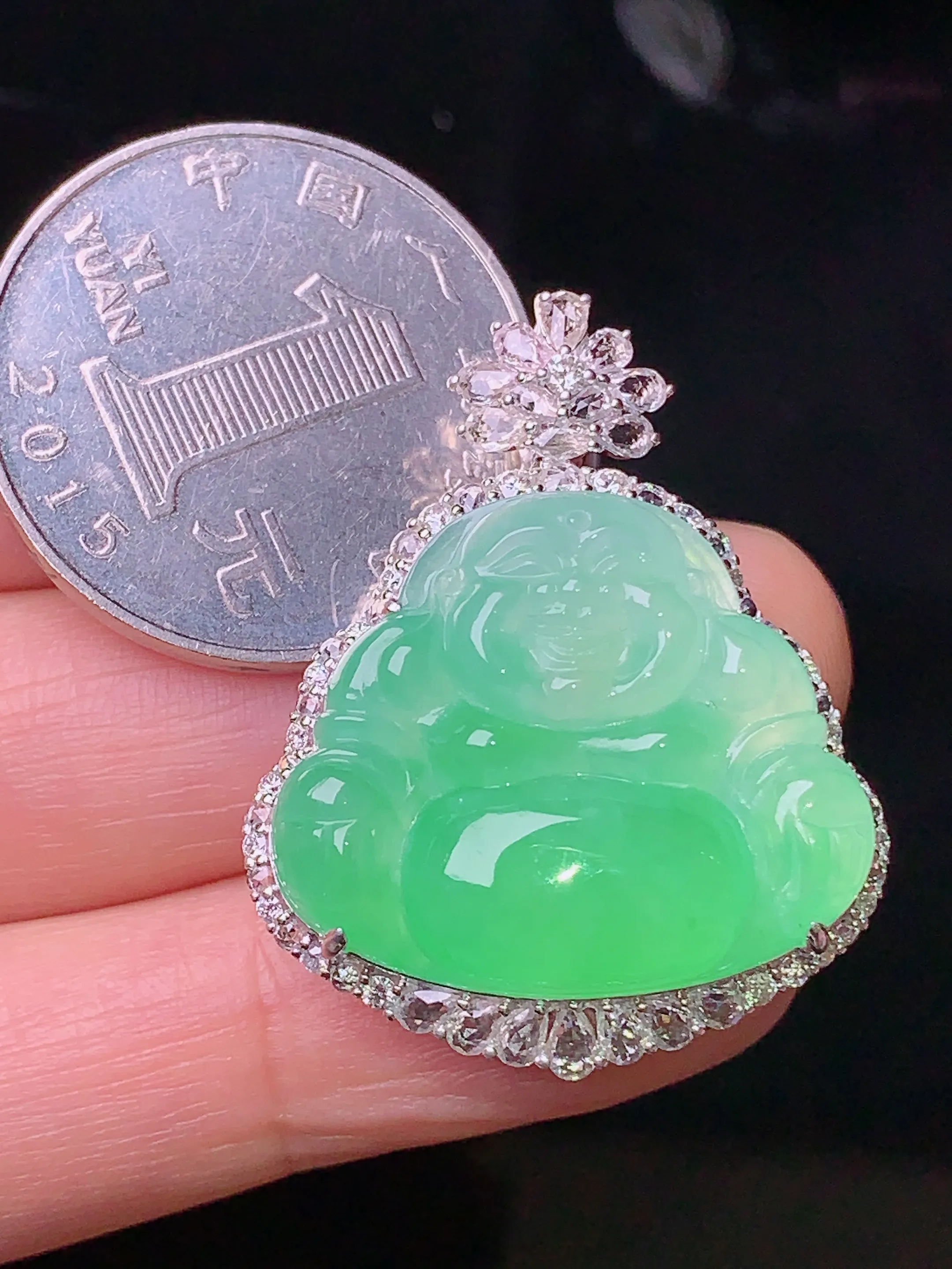 18k金钻宝石镶嵌翠绿佛公吊坠 玉质细腻 色泽清新艳丽 整体尺寸32.8*26.2*11.8