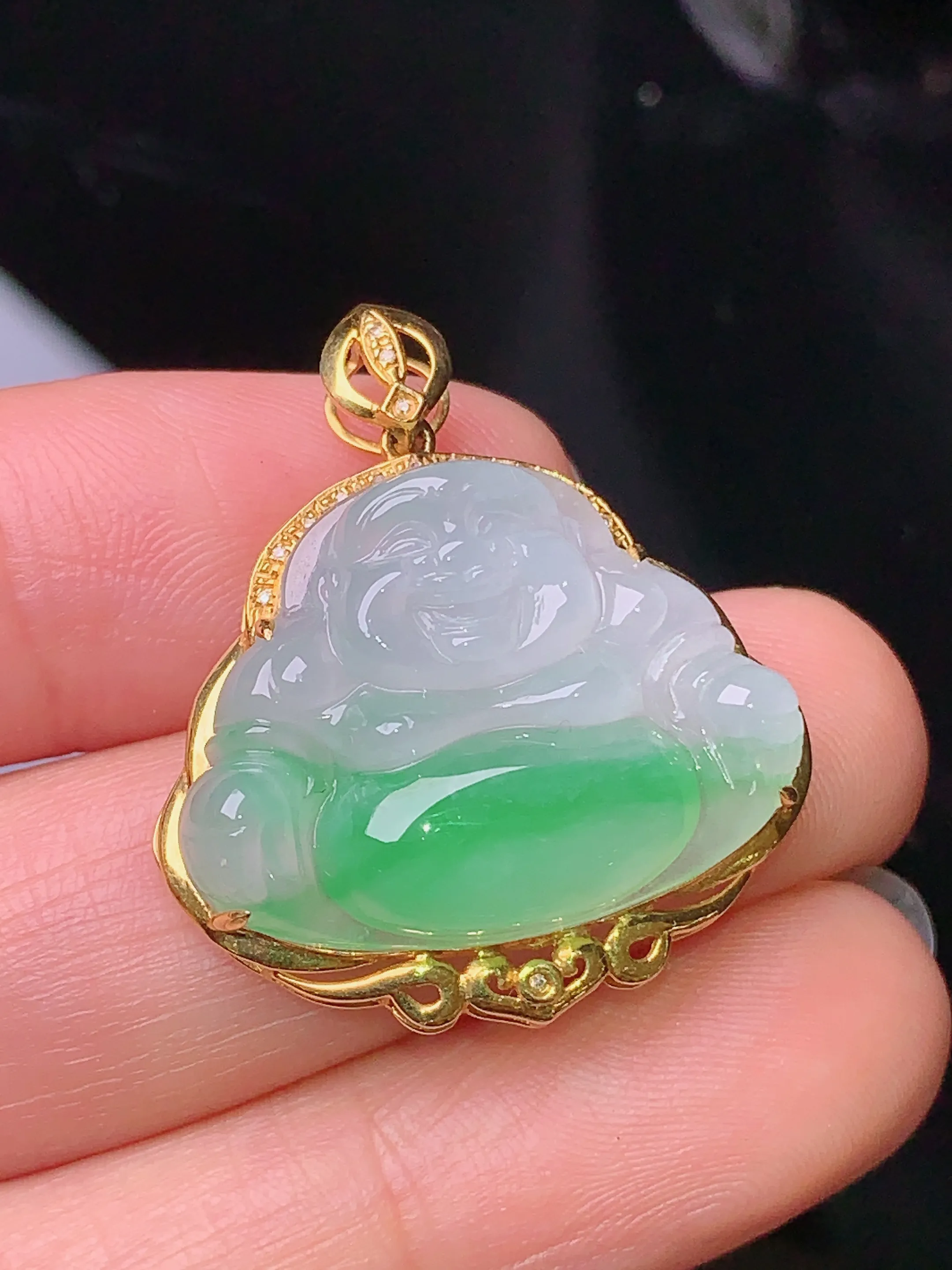 18k金钻镶嵌飘绿佛公吊坠 玉质细腻 色泽清新艳丽 整体尺寸28.2*25*7.5