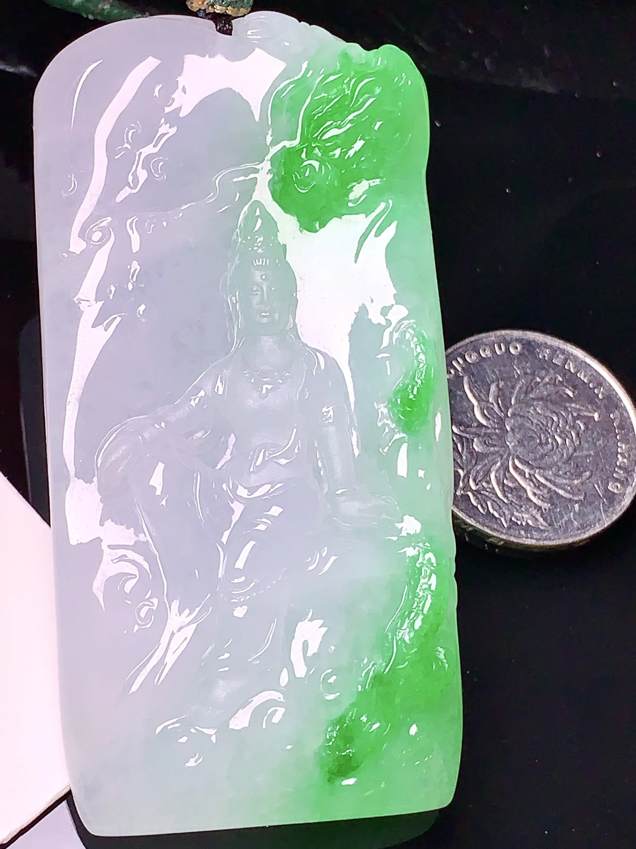 飘绿乘龙观音吊坠 玉质细腻 色泽清新艳丽 整体尺寸75*37*12.3