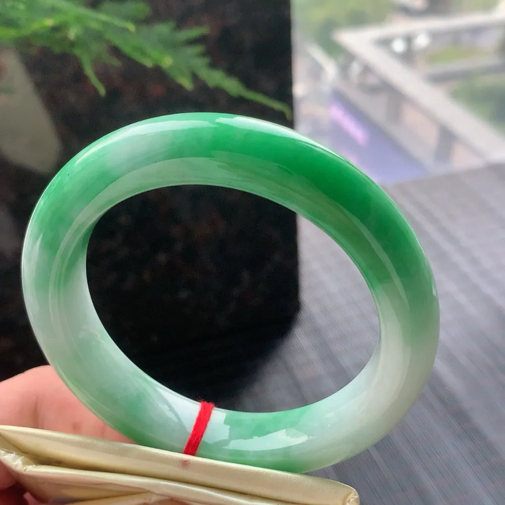 正圈一大节阳绿 一丝棉线 尺寸:59.2/12.7/10.4 色阳️️