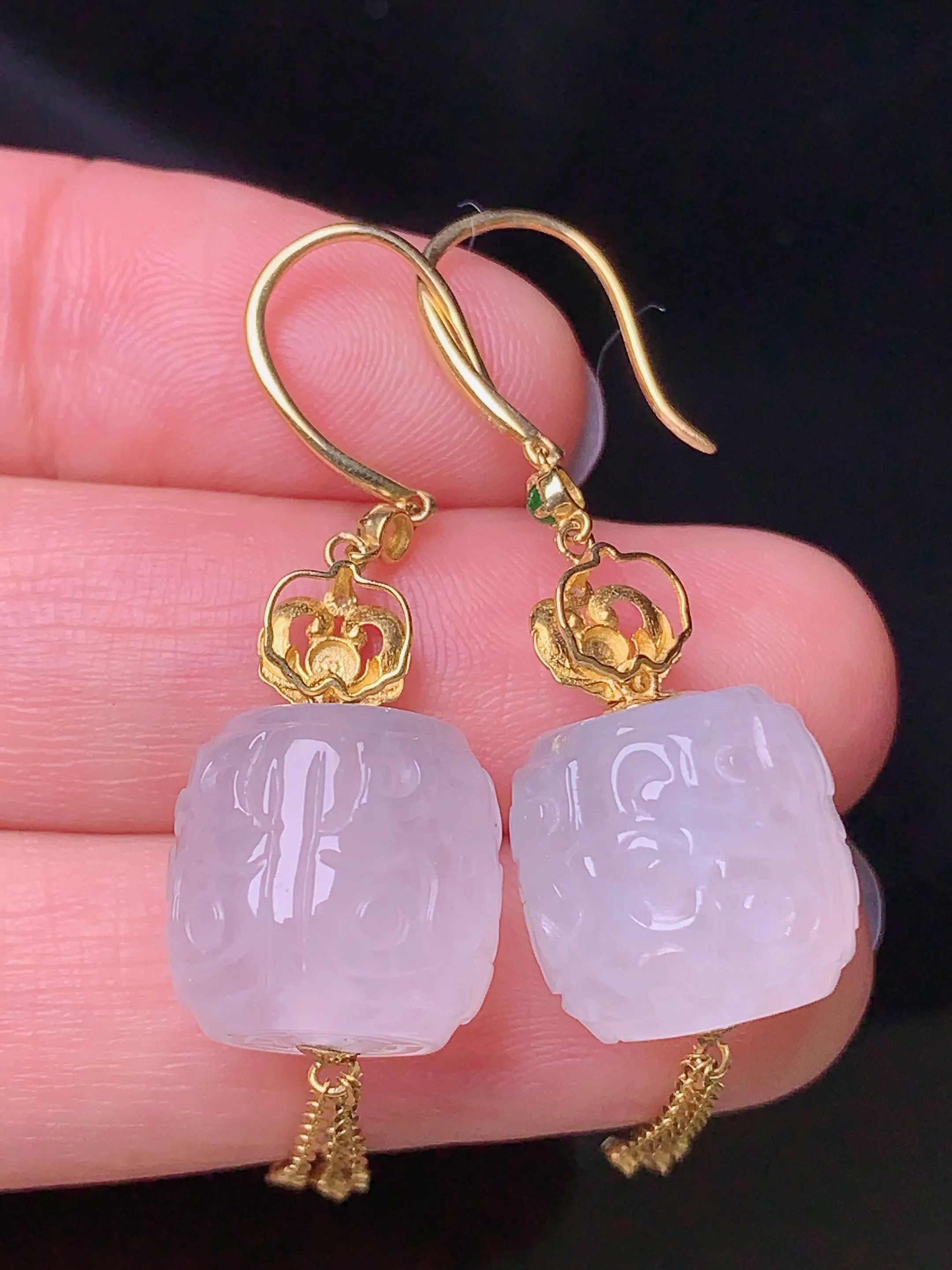 18k金镶嵌雕花路路通耳坠 玉质细腻 色泽清新艳丽 整体尺寸12.5*12.5*12