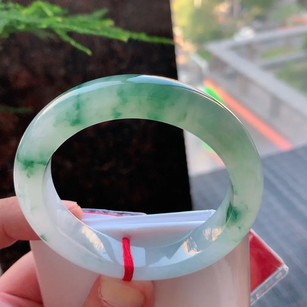 正圈高冰飘花 无瑕 尺寸:54.1/12.4/9.1 花美 种水好️️