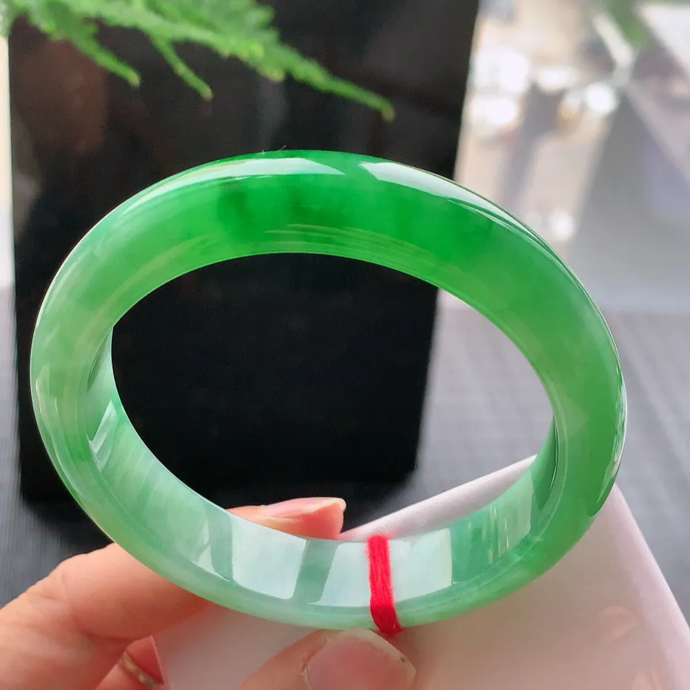 正圈一大节阳绿 无瑕 尺寸:59.1/13.1/9.1 色阳