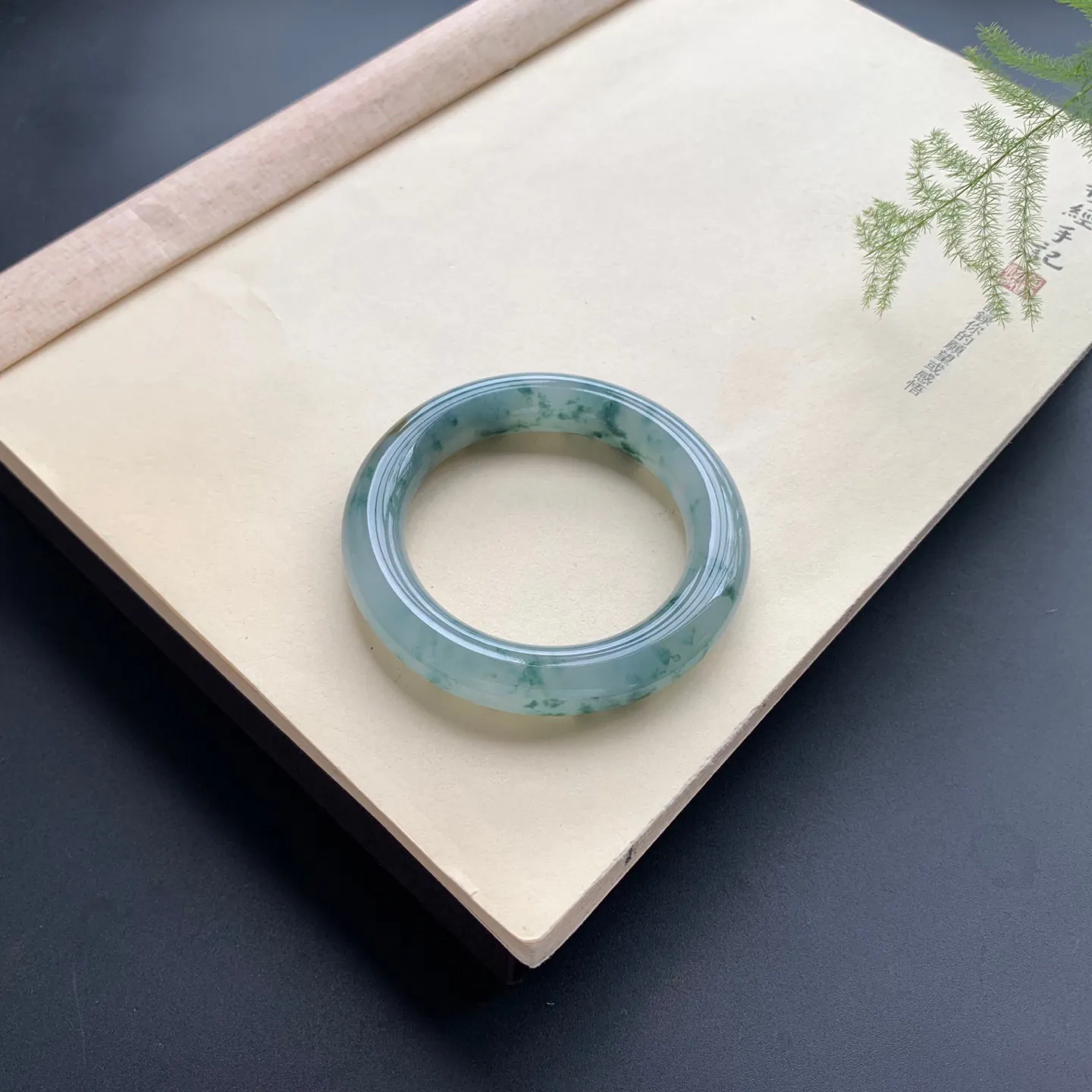 52圈口冰种飘花圆条手镯 尺寸：52-12，无纹裂，花色浓郁，条形饱满