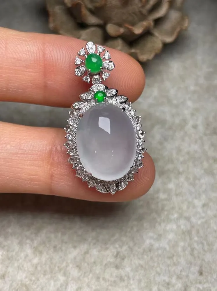 冰种鸽子蛋吊坠、真金真钻镶嵌，种水好，玉质细腻 .裸石尺寸 13.9*13.1