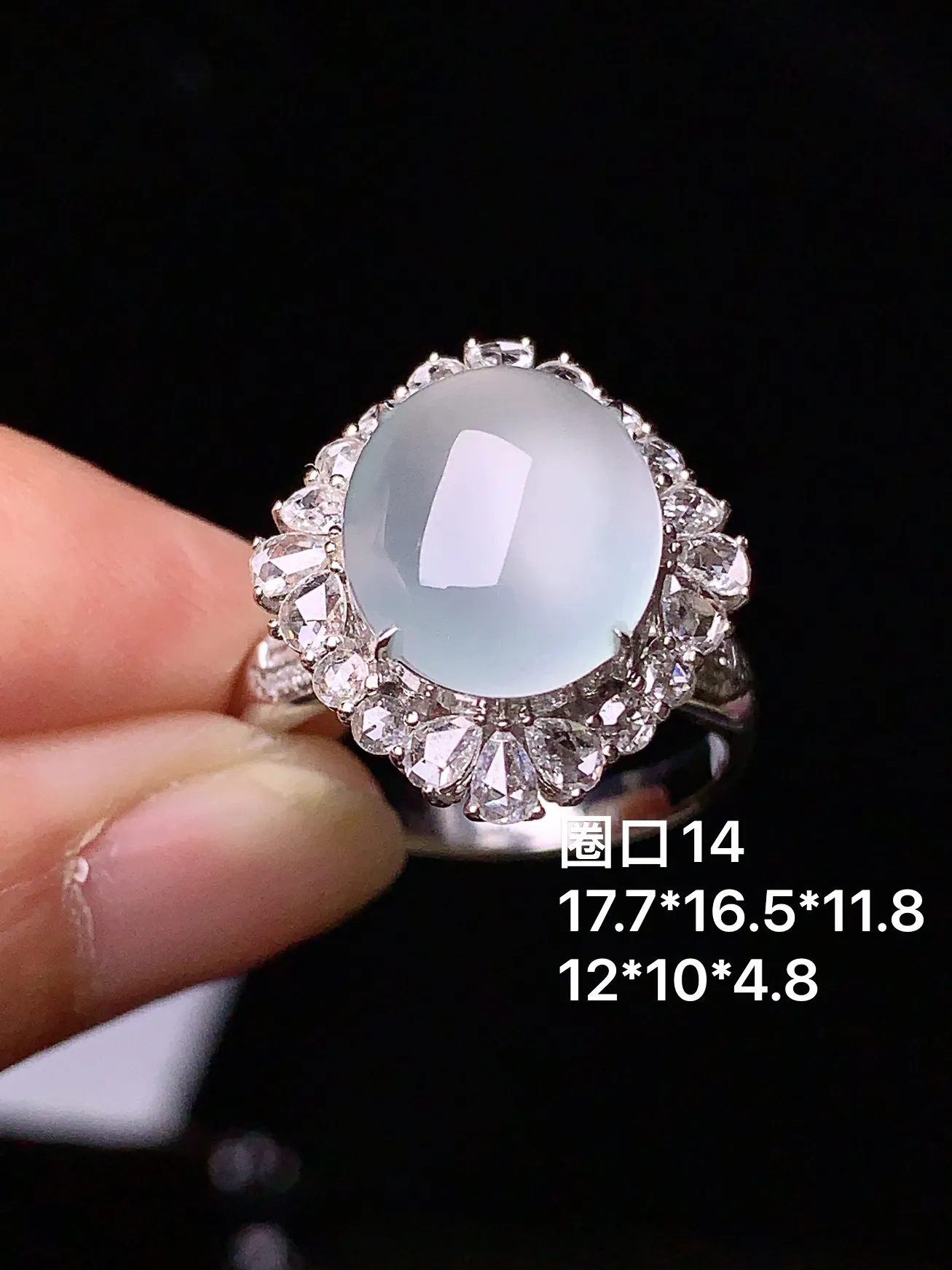 18k金钻镶嵌冰种蛋面戒指 玉质细腻 色泽艳丽 水润亮眼  圈14整体尺寸17.7*16.5*11.8