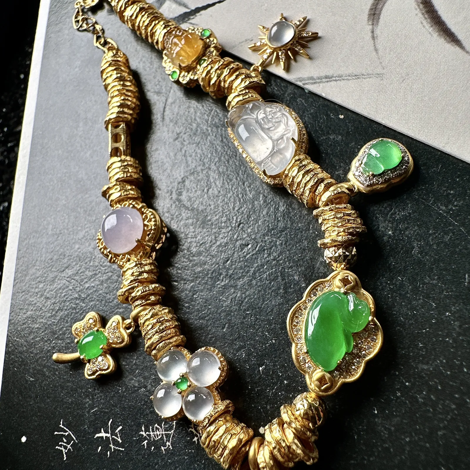 【冰种多种元素盘缠手链】颗颗冰透，饱满圆润，光泽闪耀，流行款，18K金钻镶嵌，其中一颗裸石尺寸7.6*11.9*4.2毫米