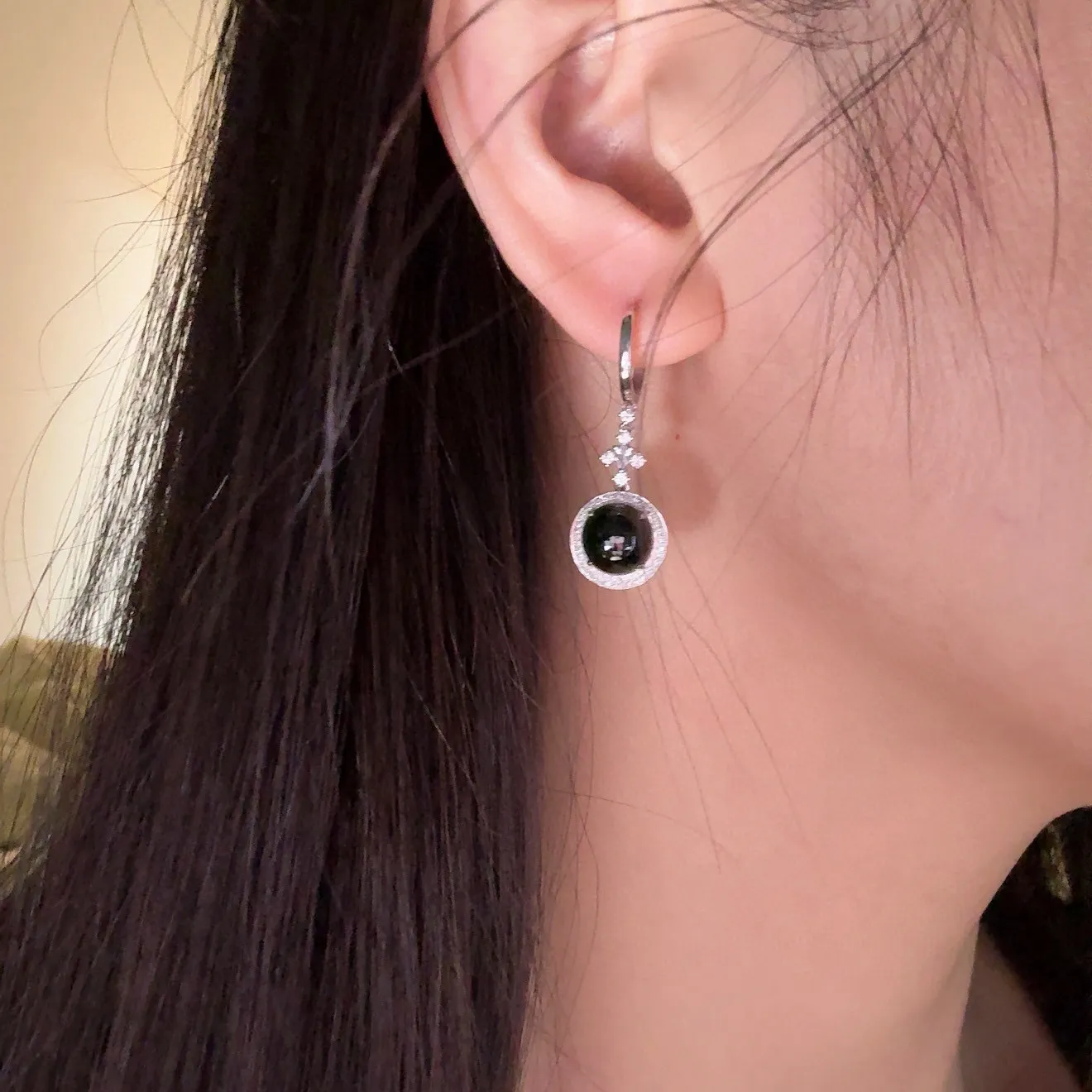 精品18k墨翠蛋面耳坠 种好色正 黑度极好 打灯通透 油性十足 尺寸11.9