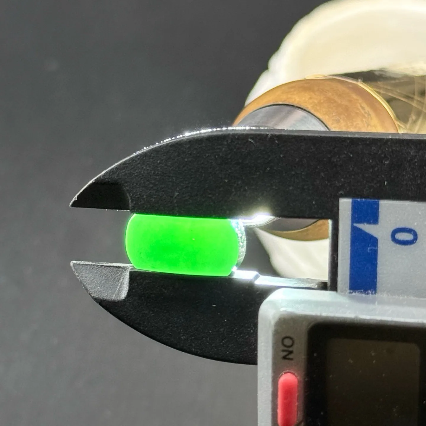 精品墨翠马鞍一枚 种好色正 黑度极好 打灯通透 油性十足 尺寸13.3