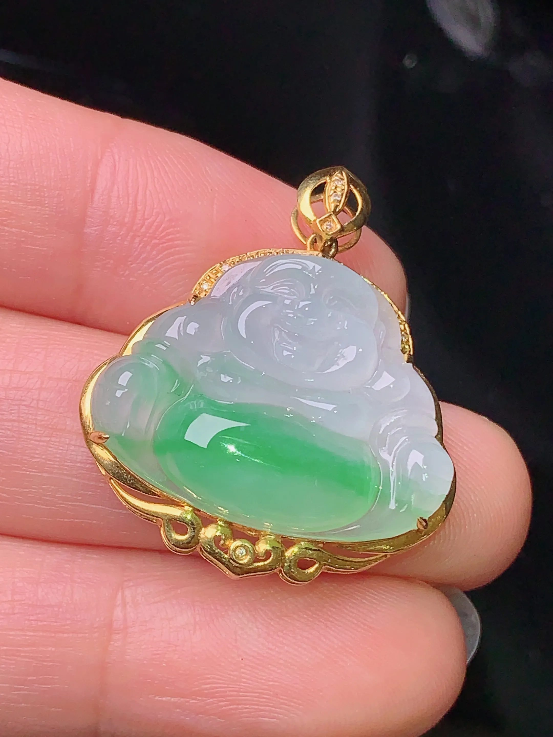 18k金钻镶嵌飘绿佛公吊坠 玉质细腻 色泽清新艳丽 整体尺寸28.2*25*7.5