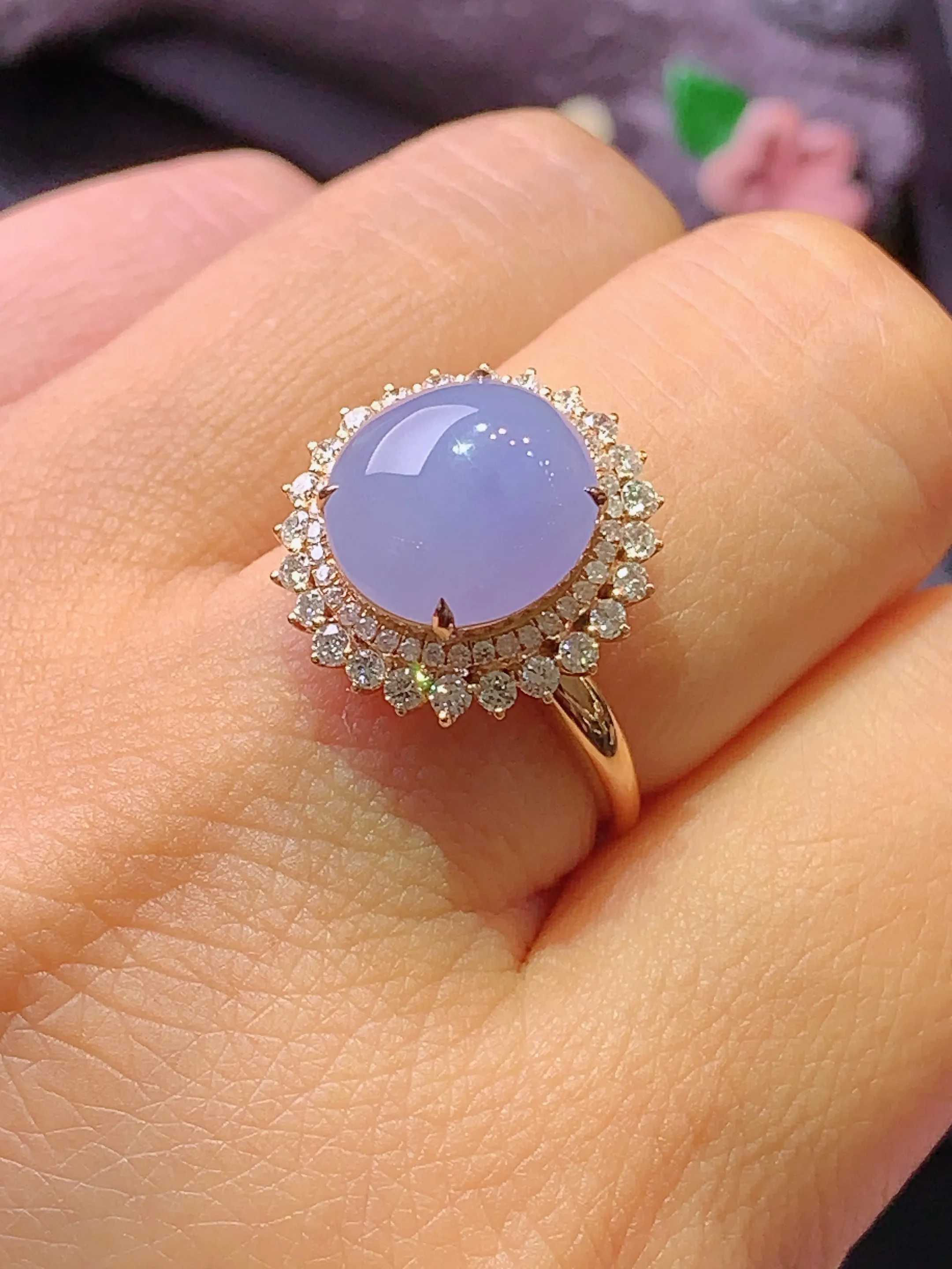 18k金钻镶嵌紫罗兰蛋面戒指 玉质细腻 色泽清新艳丽 圈口13.5 整体尺寸16.2*15.5*11.6