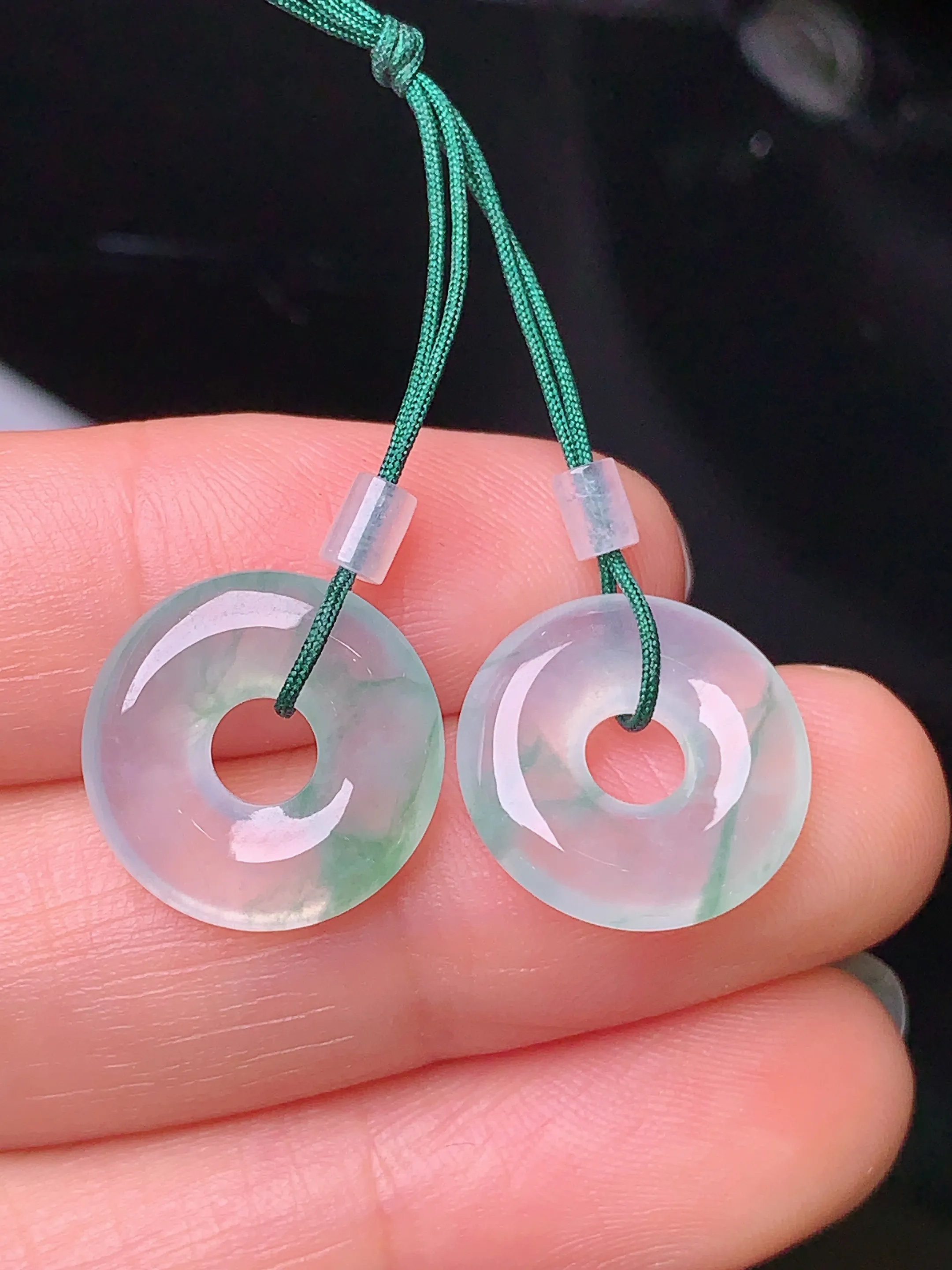 冰种飘绿平安扣一对 玉质细腻 色泽清新艳丽 整体尺寸 14.2*3.3