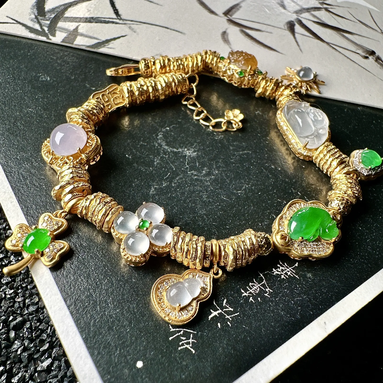 【冰种多种元素盘缠手链】颗颗冰透，饱满圆润，光泽闪耀，流行款，18K金钻镶嵌，其中一颗裸石尺寸7.6*11.9*4.2毫米