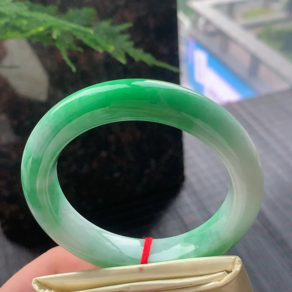 正圈一大节阳绿 一丝棉线 尺寸:59.2/12.7/10.4 色阳️️