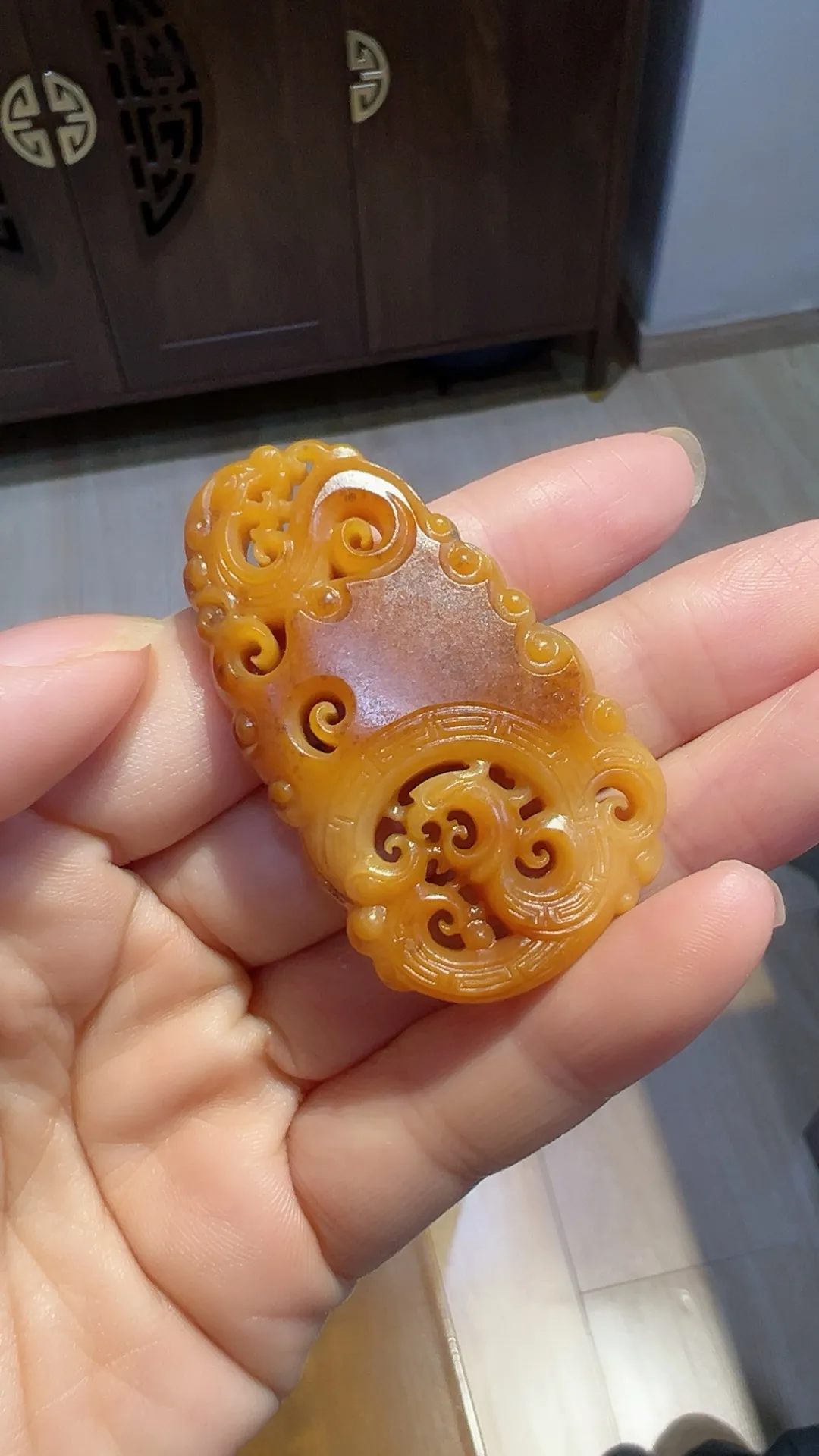 籽料｜黄沁｜龙凤配

重21克 尺寸51*30*9.3m m