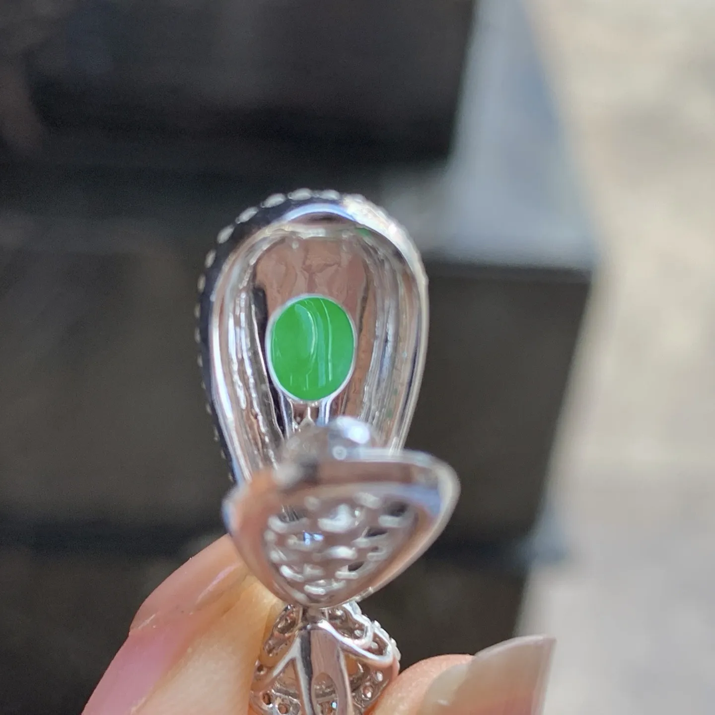 金钻镶嵌冰绿水滴吊坠^_^冰透 色阳