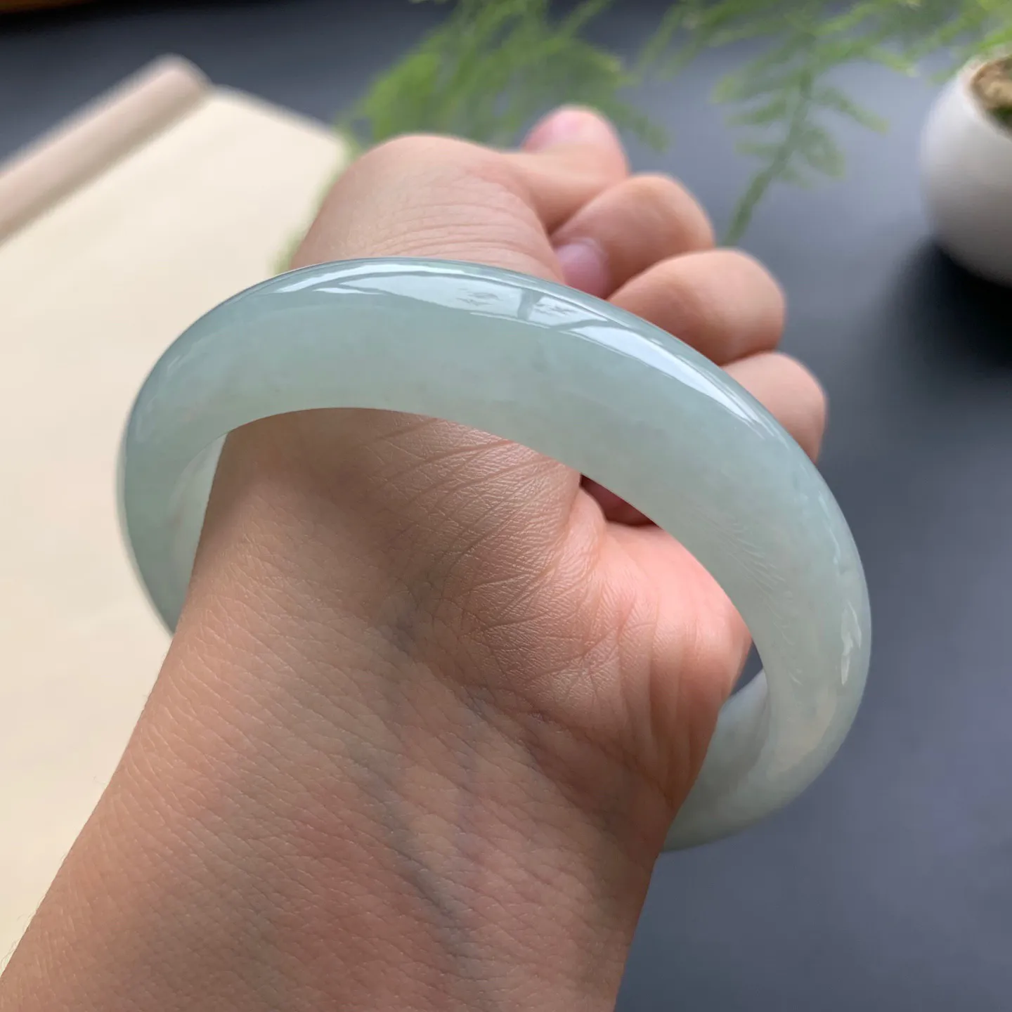 58.6圈口冰底色正圈手镯 尺寸：58.6-15-7.5，无纹裂，细腻起胶，宽版大气