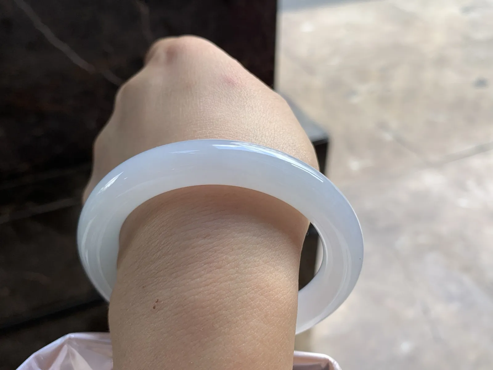 54-10.4
圆条手镯^_^玉质温润